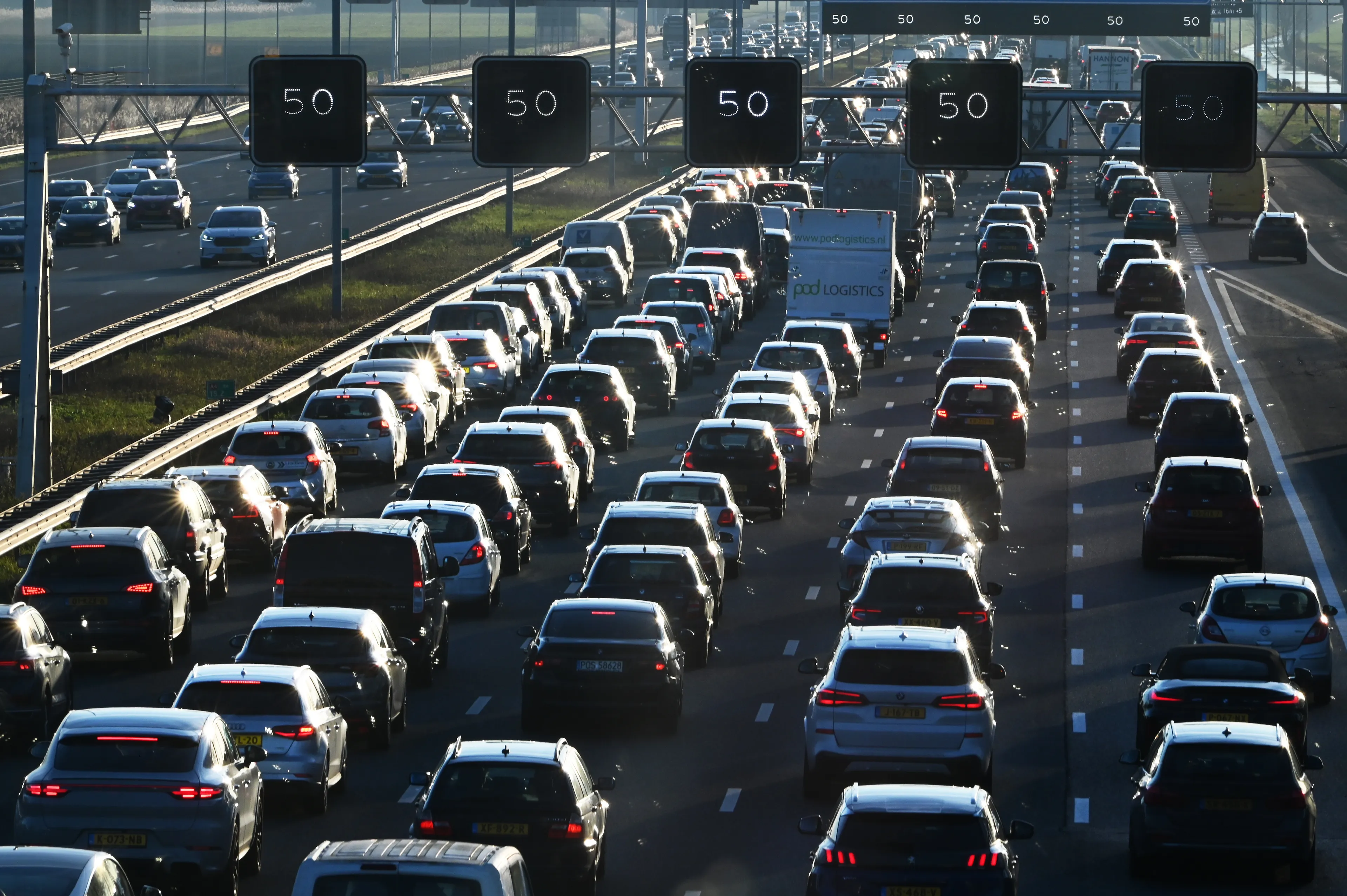 Drukte op de weg op dinsdag na Pasen