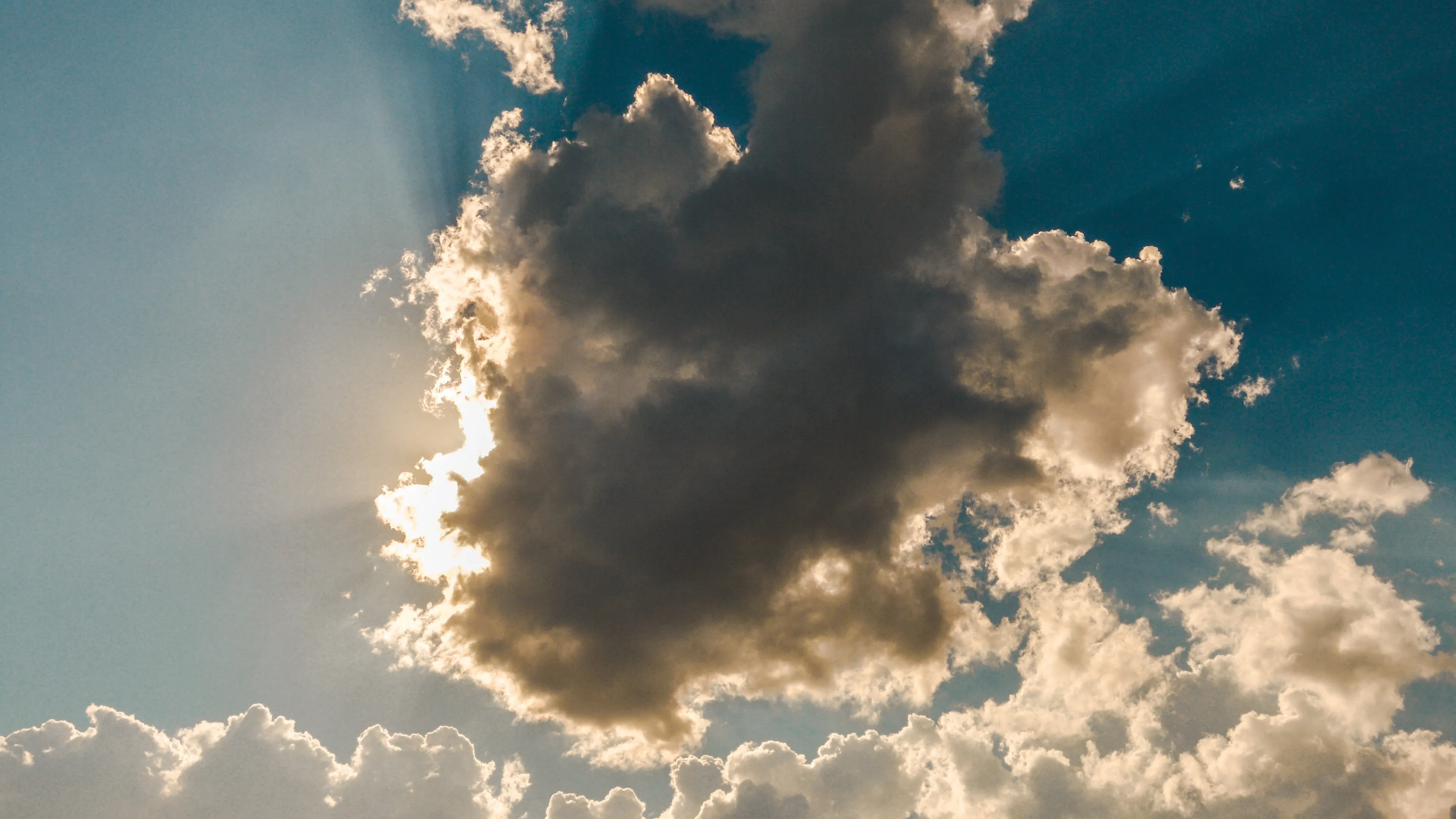 Warm begin van de week, met een mix van wolkenvelden en zon