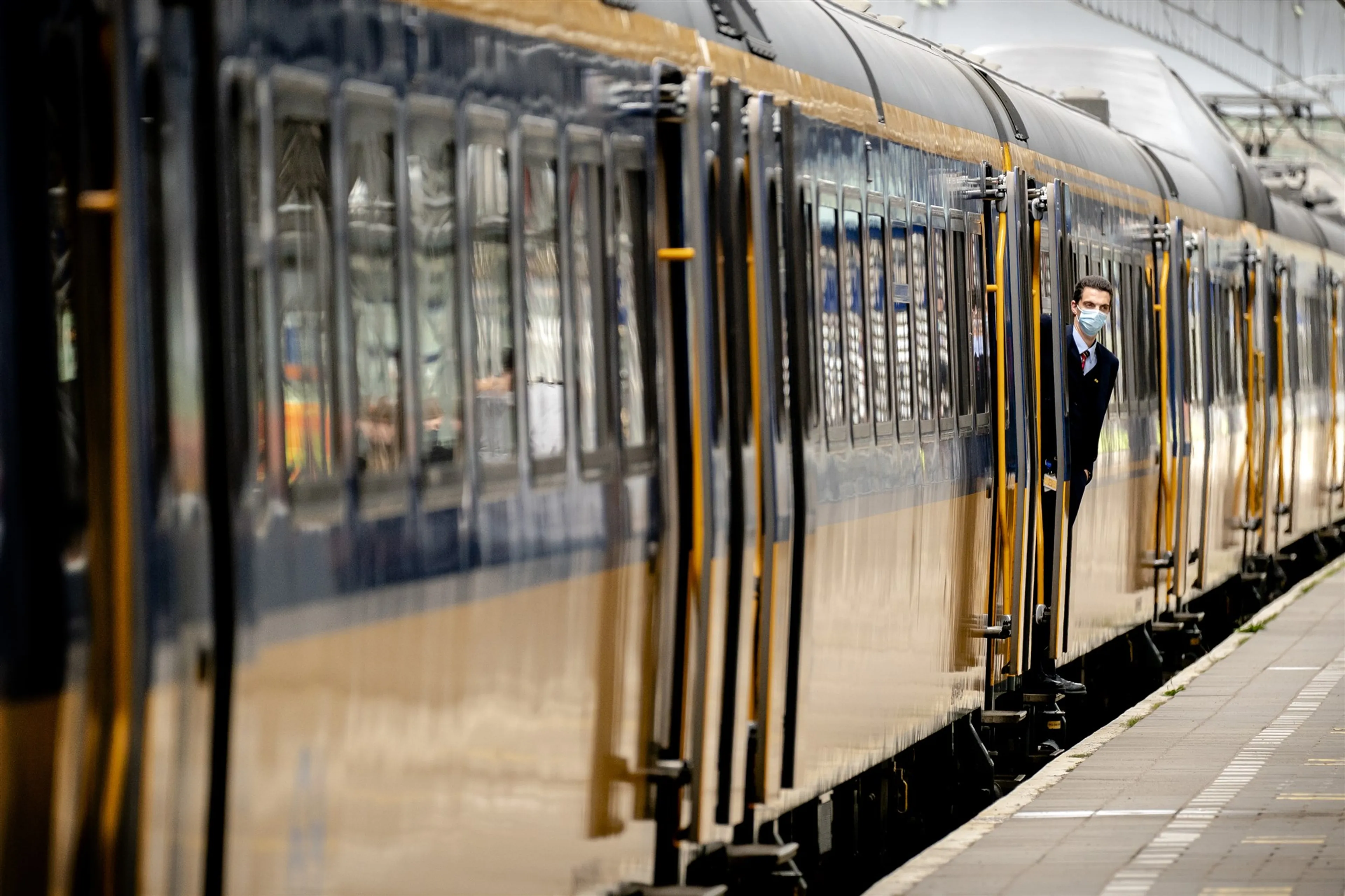 Vier mannen opgepakt voor mishandelen conducteur in Haarlem