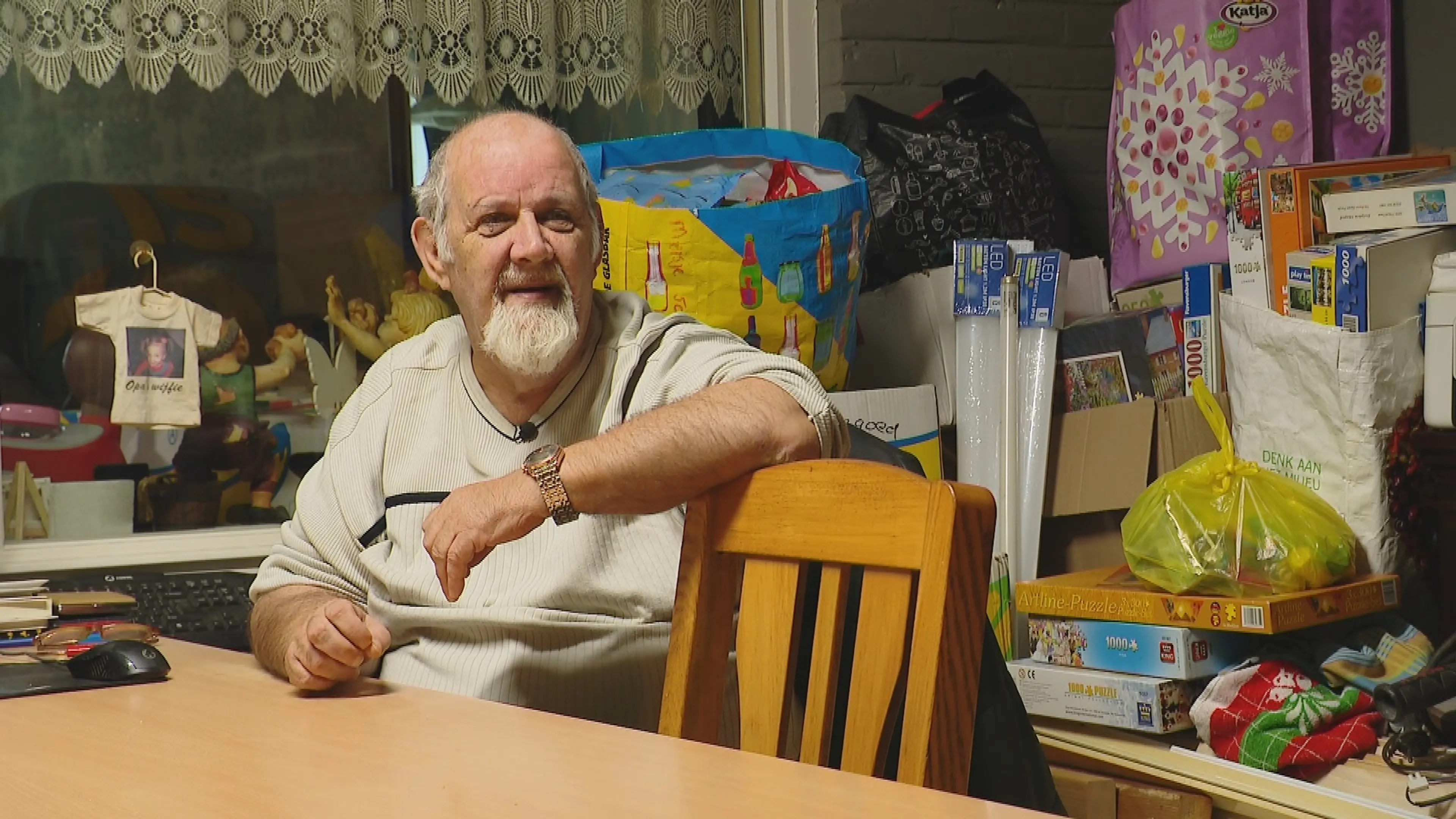 Henk helpt waar de overheid faalt met gratis spullen voor de allerarmsten
