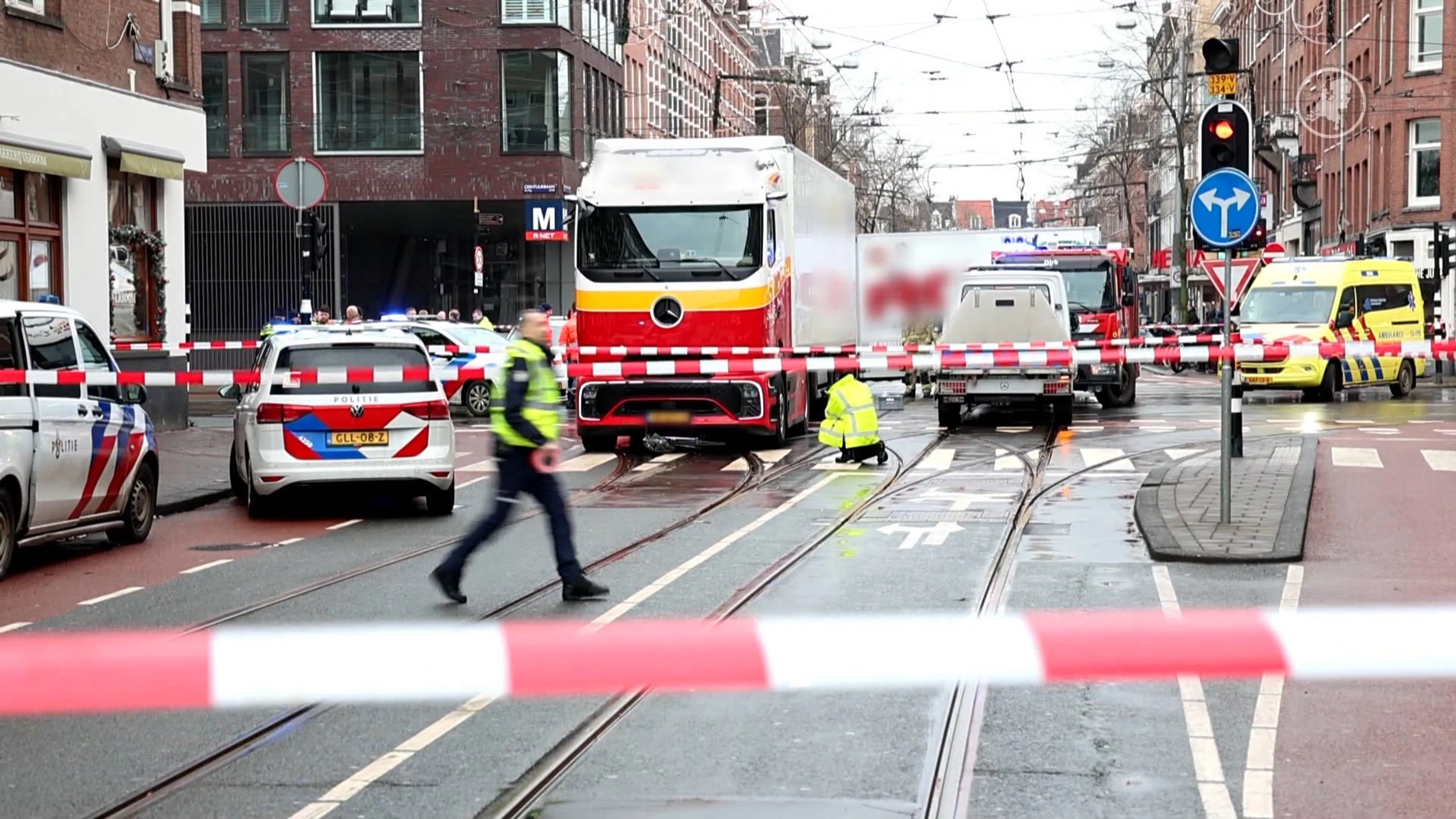 Fietser overleden na aanrijding met vrachtwagen in Amsterdam