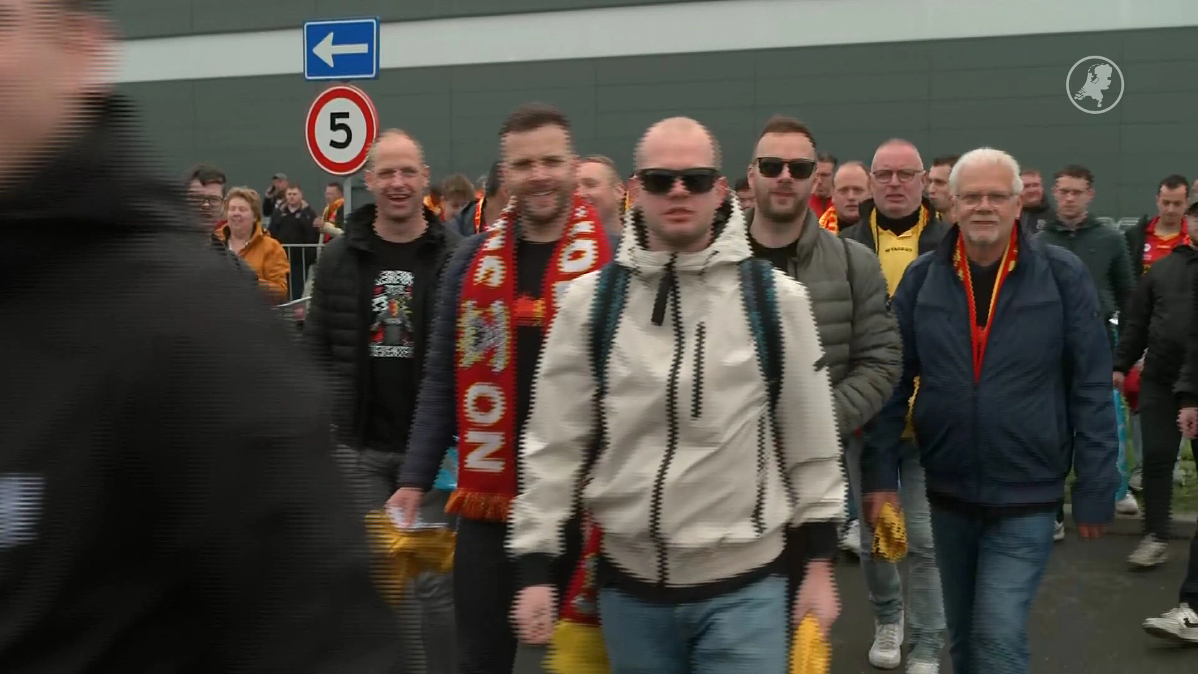 Grote stoet bussen brengt Go Ahead-fans naar Rotterdam