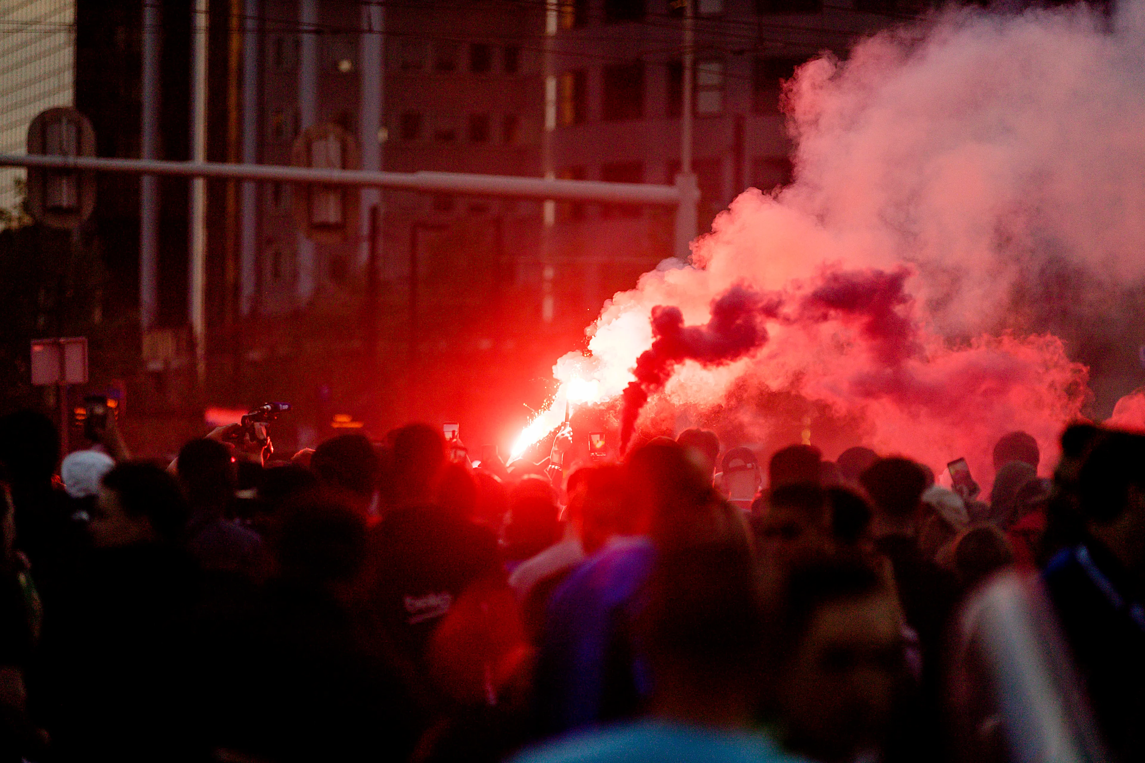 Feyenoord-supporter aangehouden in Praag om fakkel die vrouw verwondde