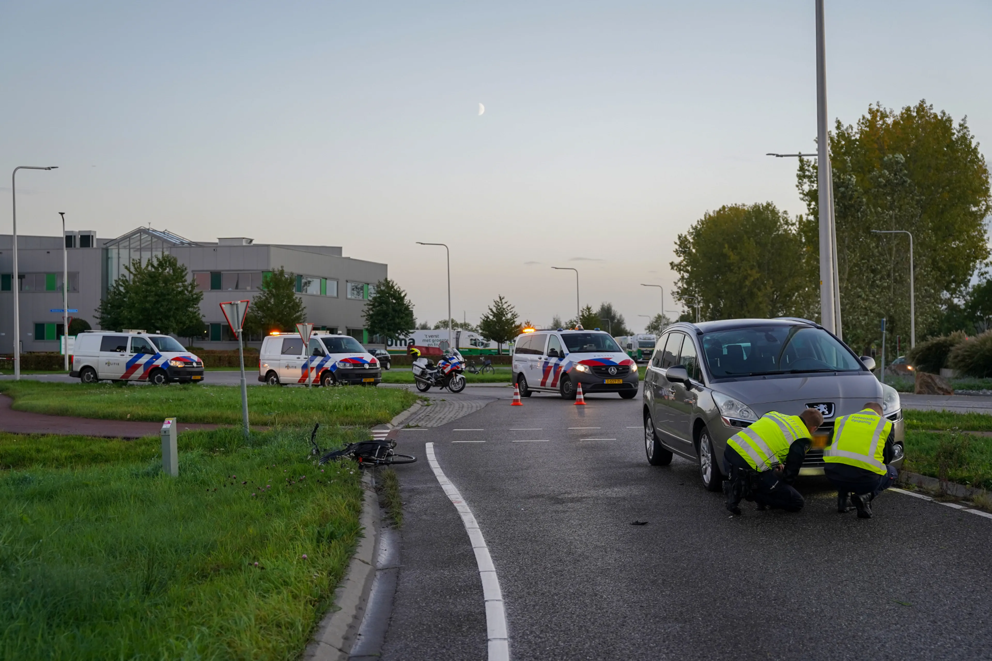 Fietsster (76) overleden na aanrijding met auto in IJsselmuiden