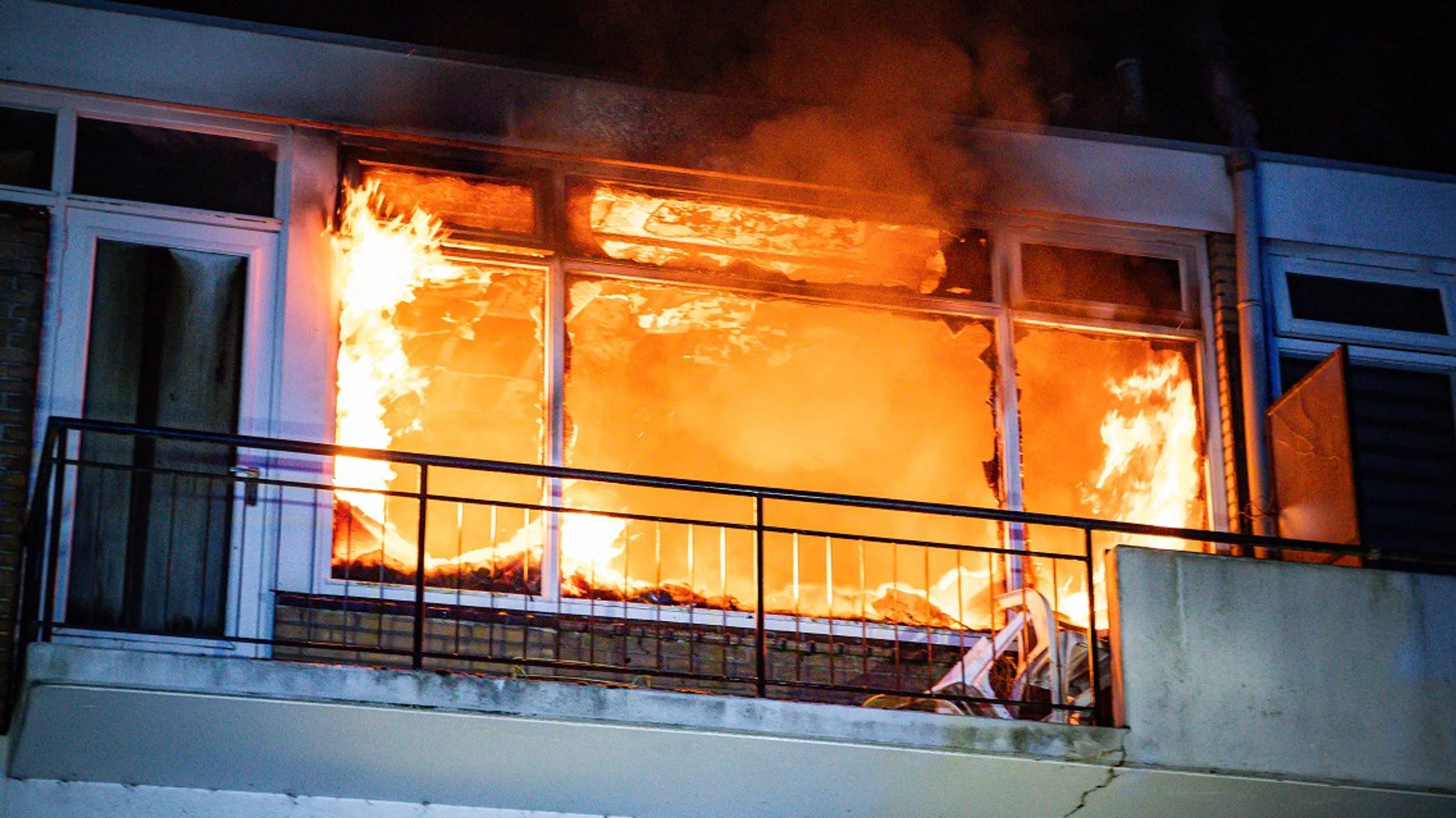 Uitslaande brand in appartement in Spijkenisse, één persoon gewond