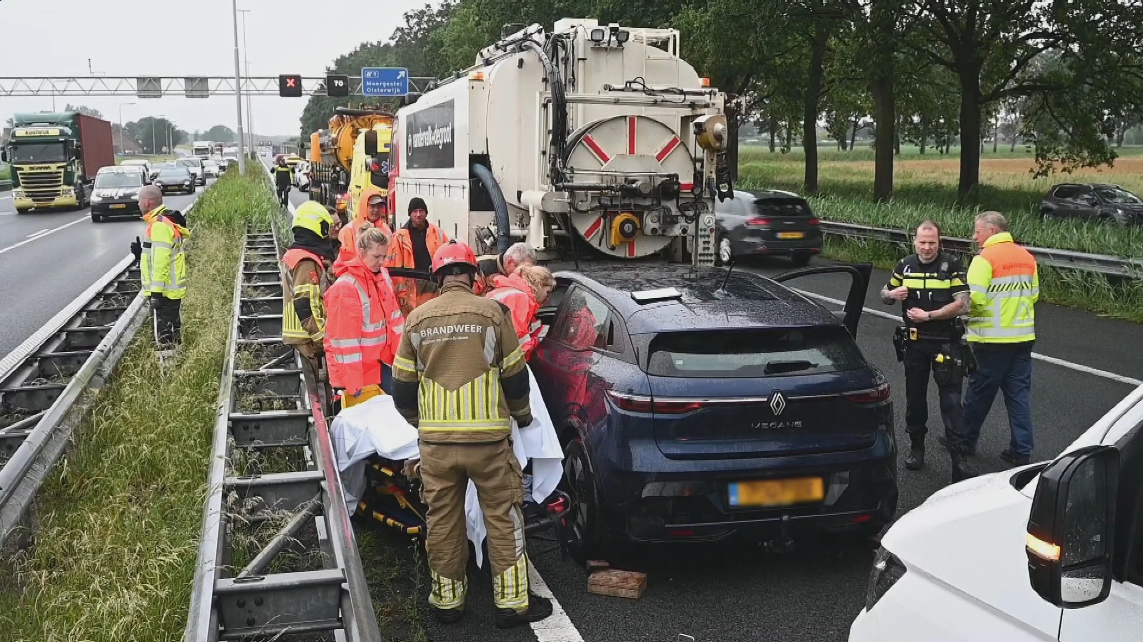 Automobiliste raakt onwel op A58, chauffeurs voorkomen mogelijk ernstig ongeluk