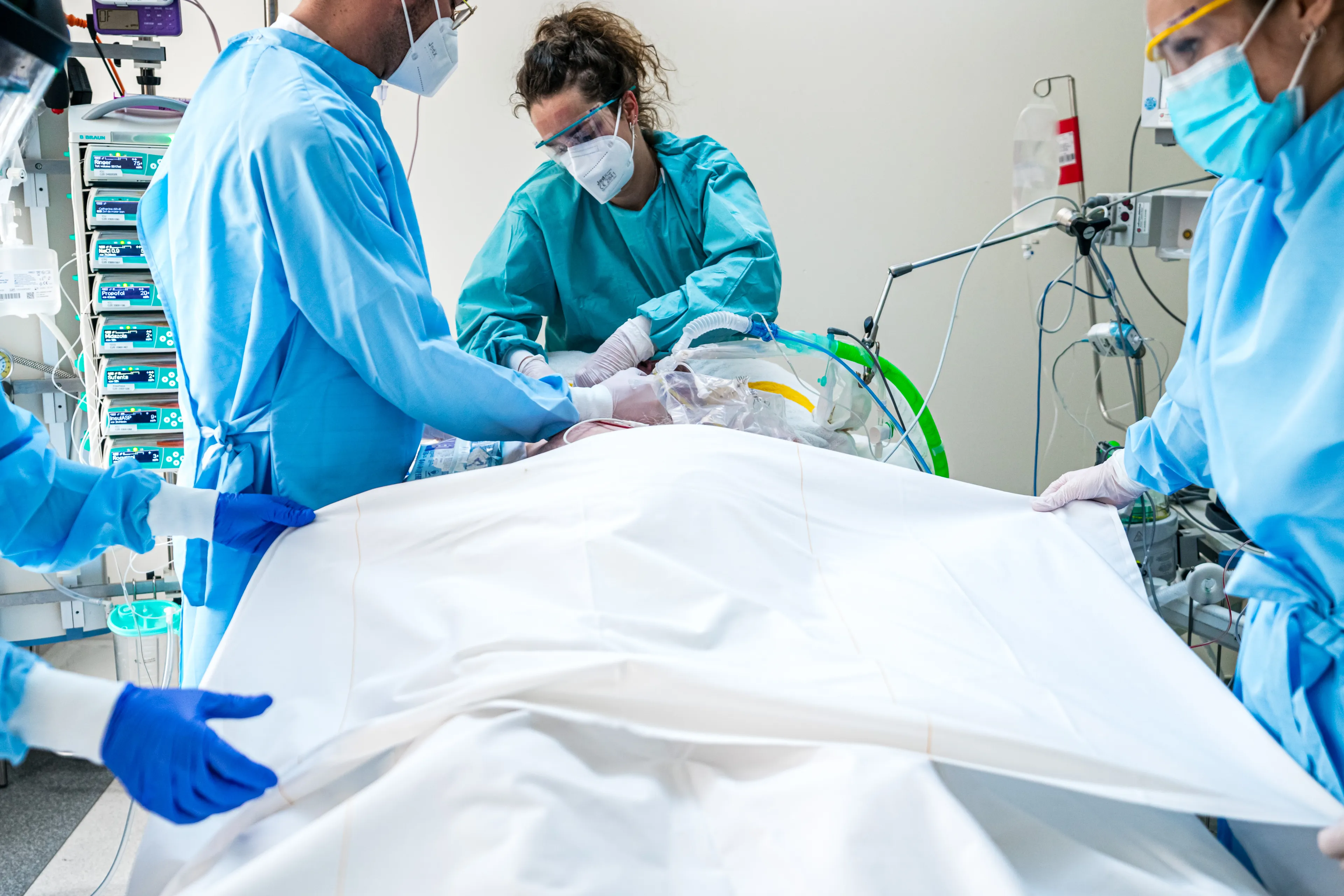 Ruim 2.100 nieuwe coronagevallen, weekgemiddelde blijft dalen