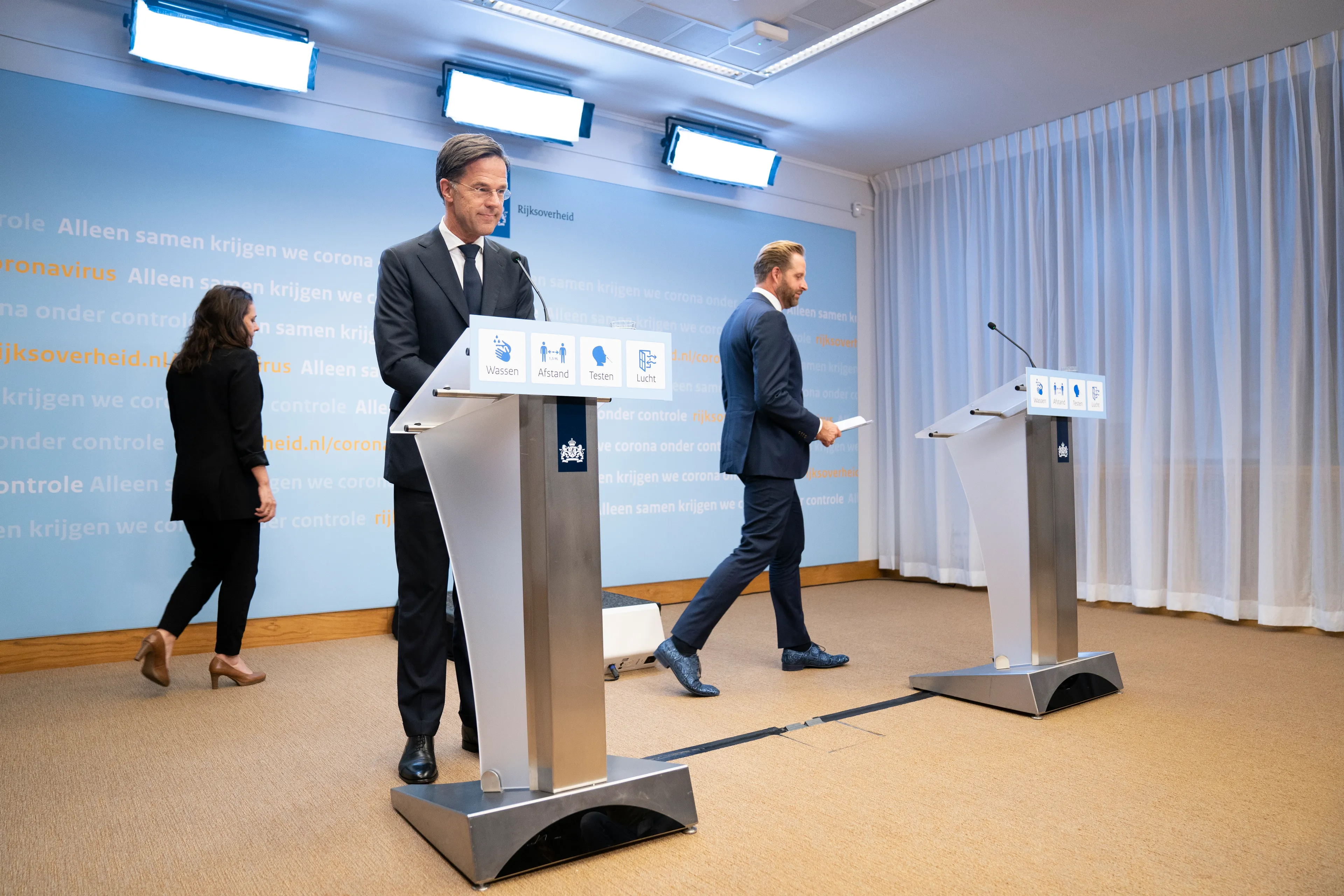Rutte en De Jonge kondigen verlenging avondlockdown aan