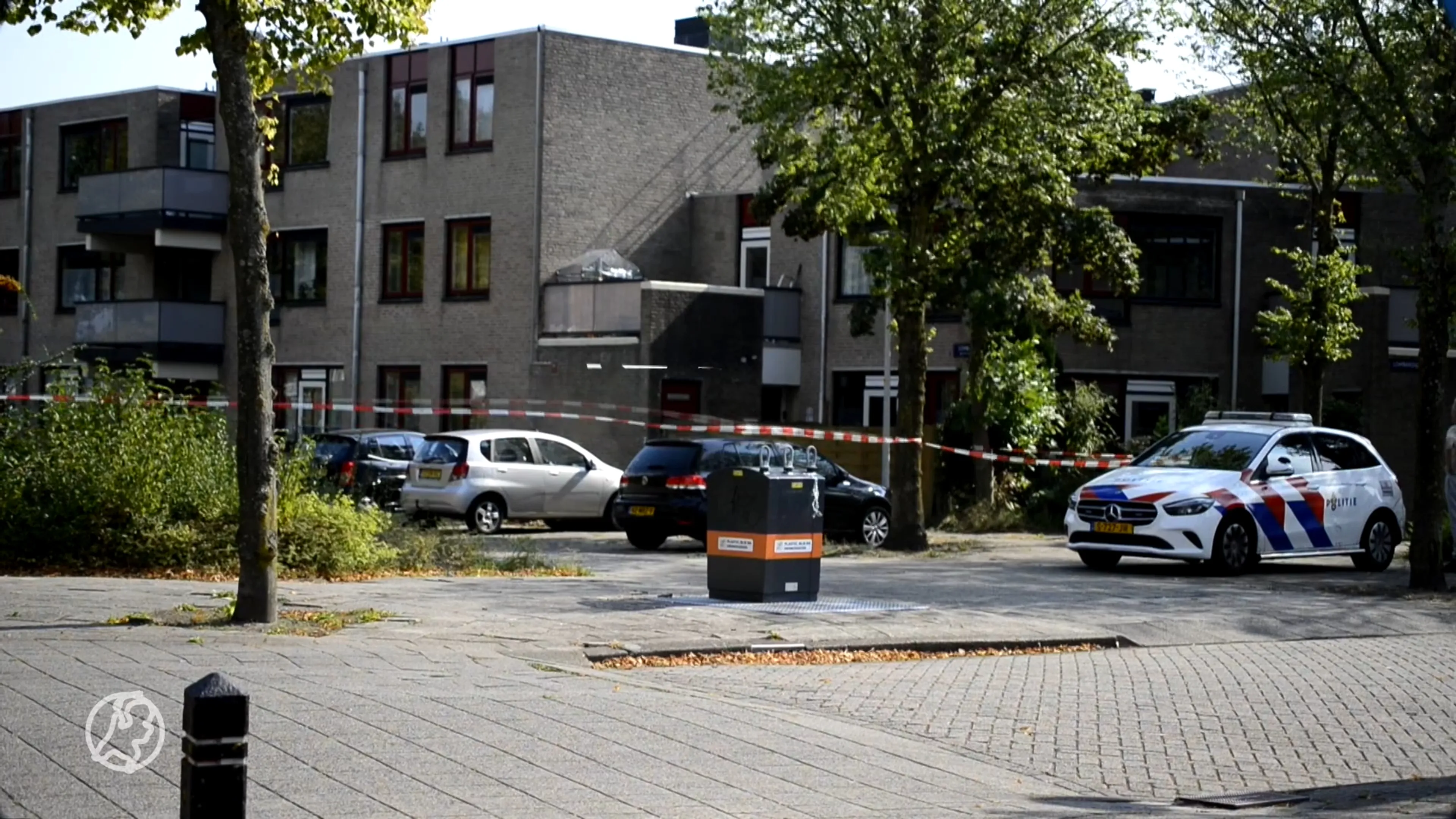 Politie ontruimt woningen na vondst zwaar vuurwerk bij man met vuurwapen