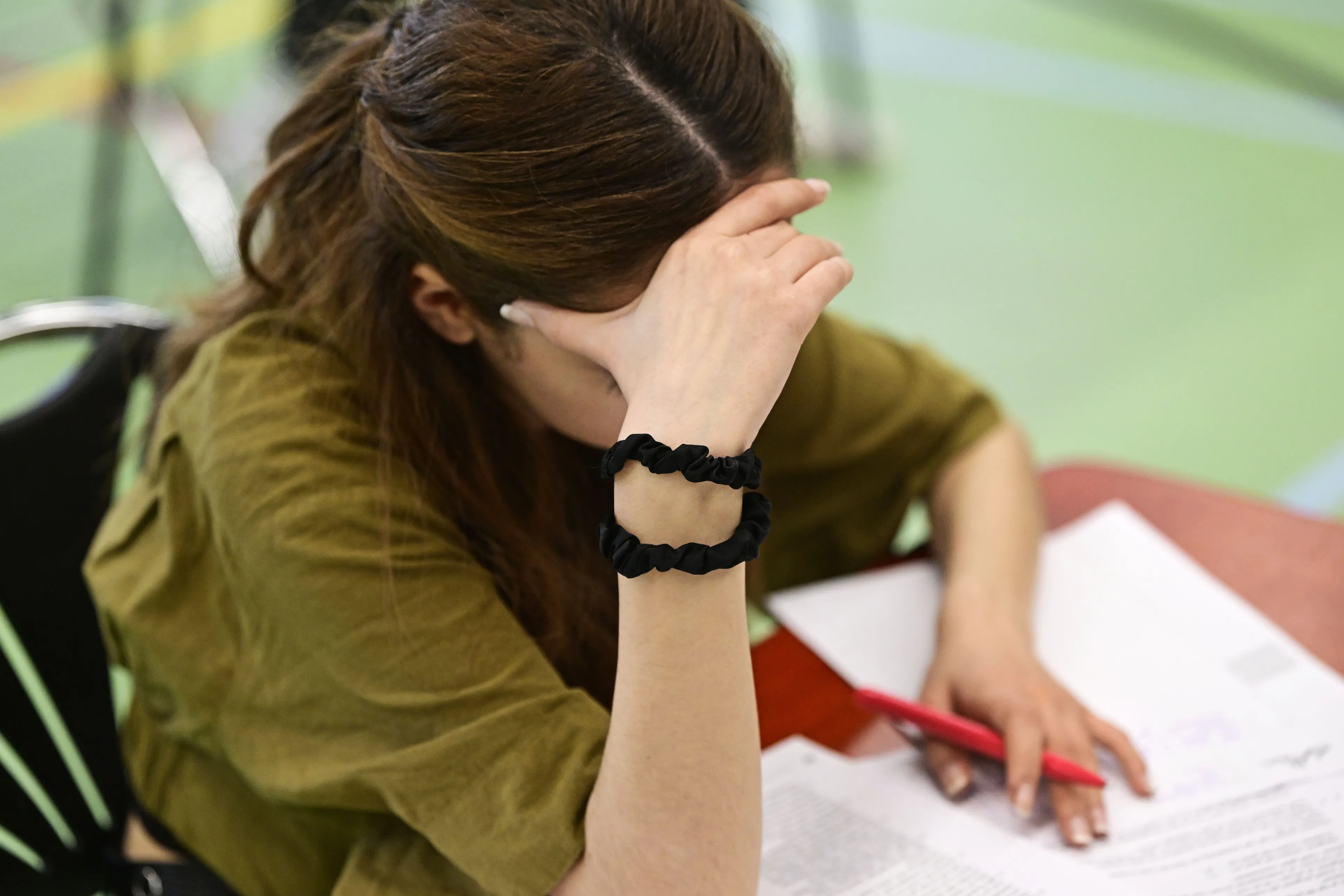 Teveel druk op scholieren: Onderwijsraad wil minder focus op cijfers
