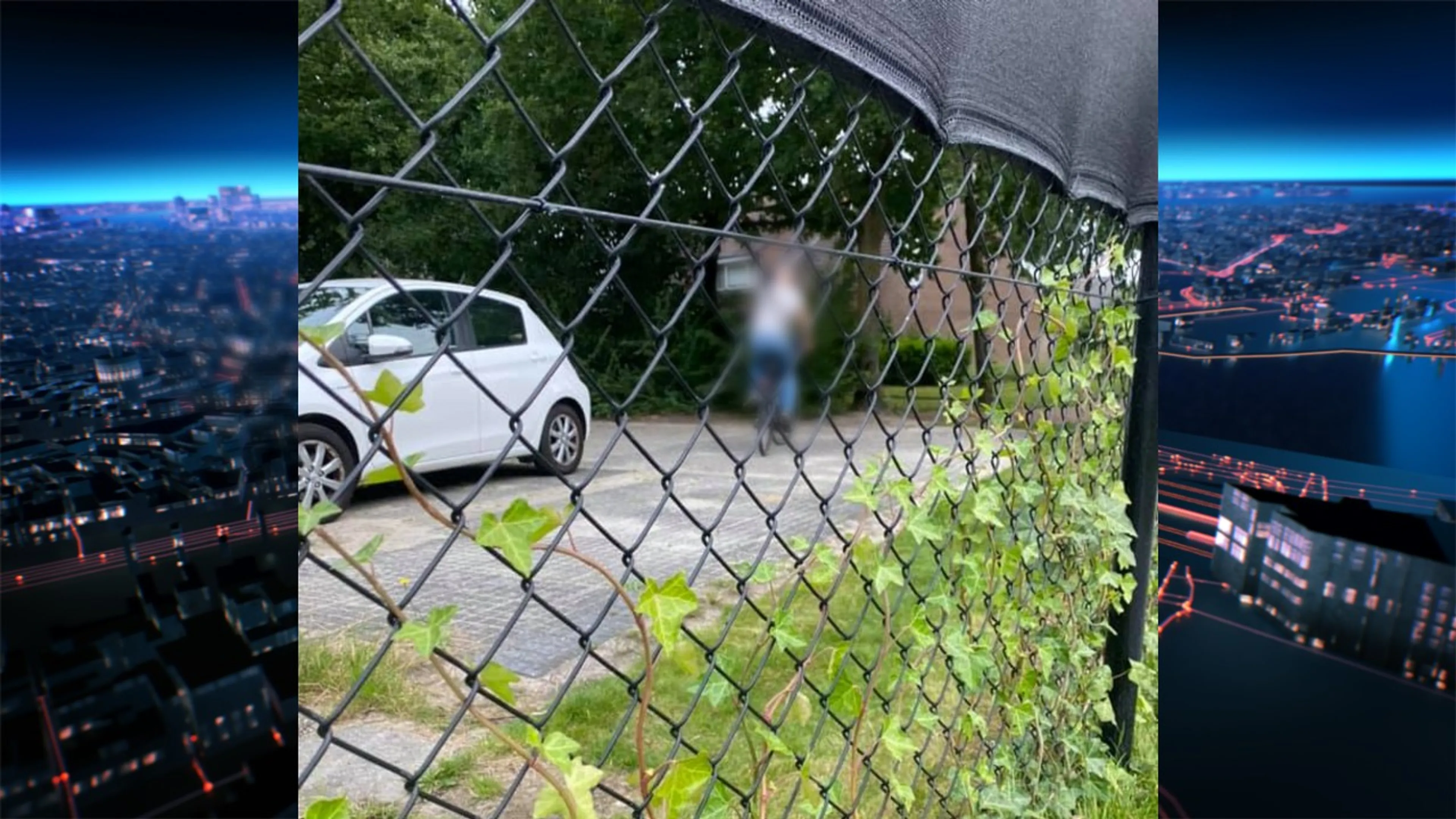 Man trekt zich af terwijl hij kijkt naar spelend meisje (4) in Nuenen