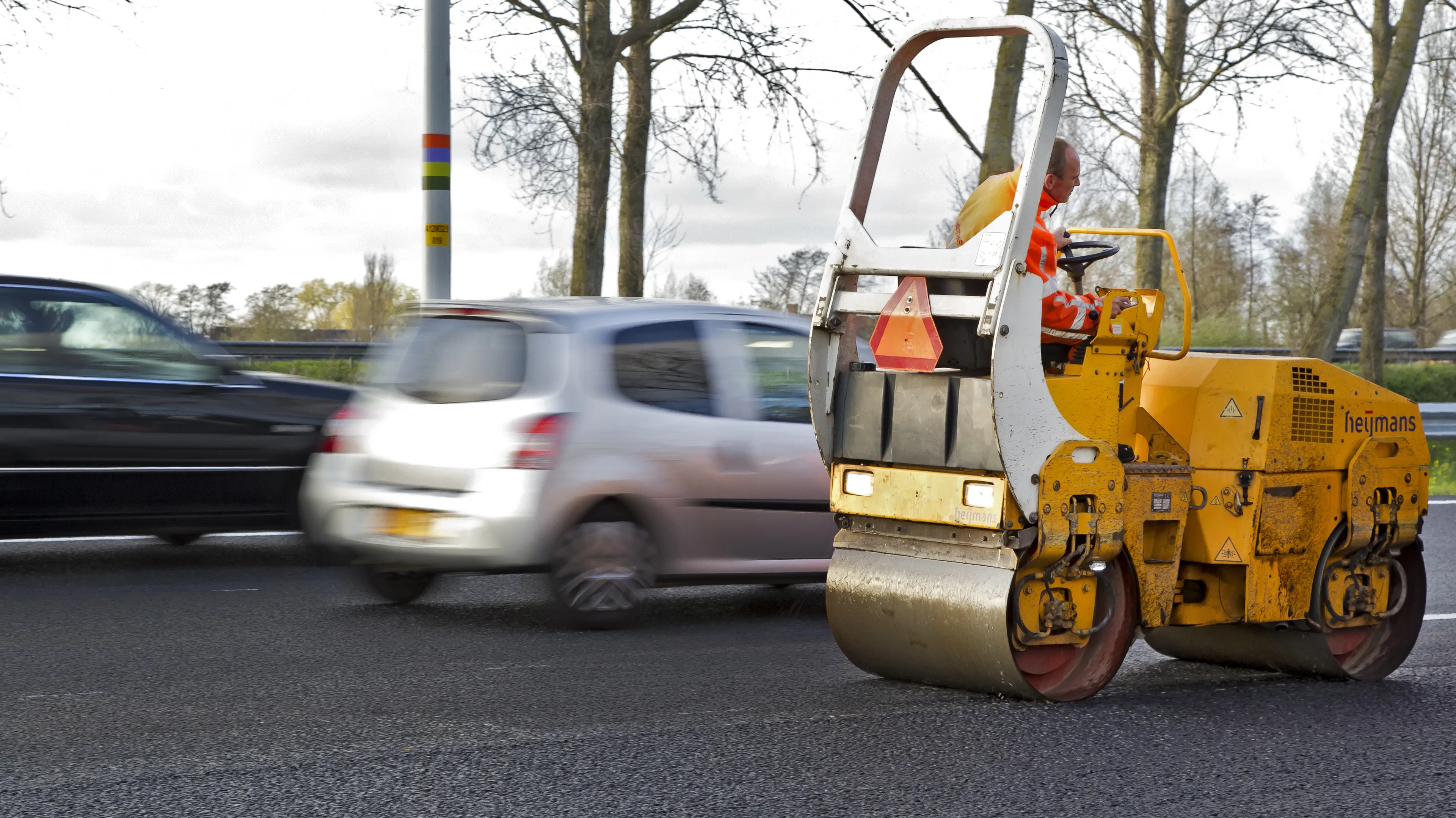 Kapotte wals zorgt voor flinke vertraging op A12 bij Arnhem