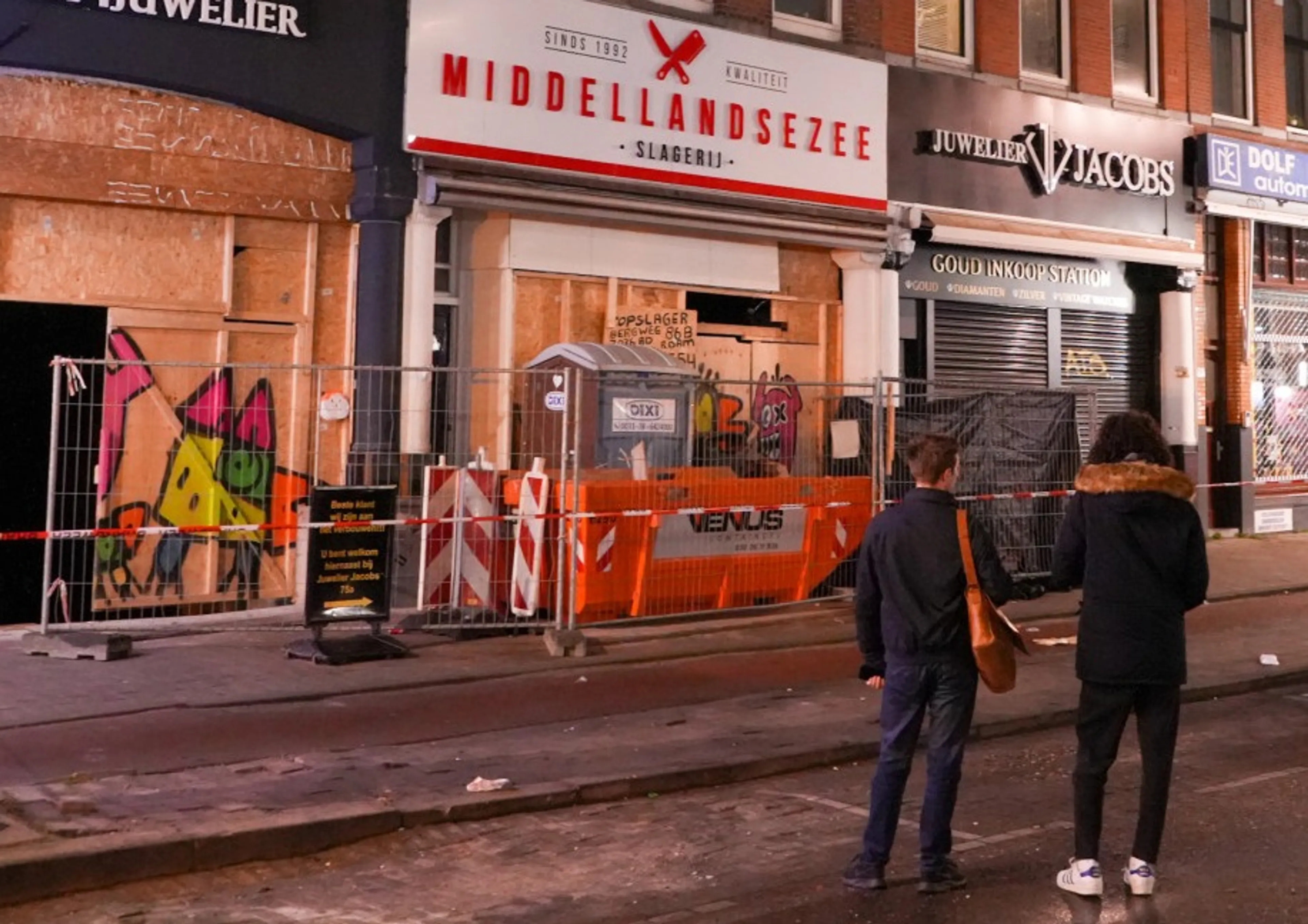 Rotterdamse hulpdiensten ontruimen meerdere woningen wegens instortingsgevaar