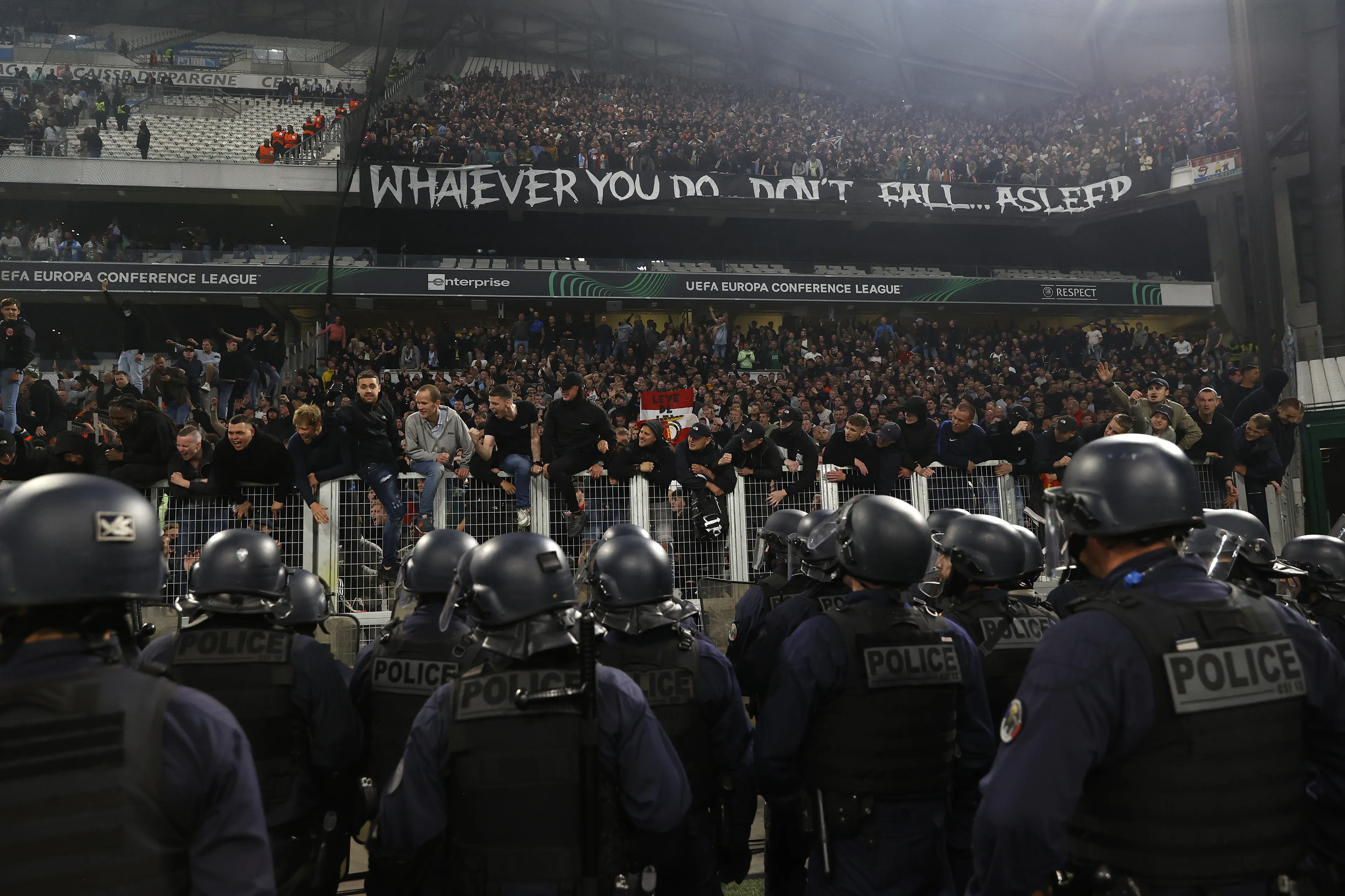 Feyenoordfans boos over optreden lokale politie in Marseille