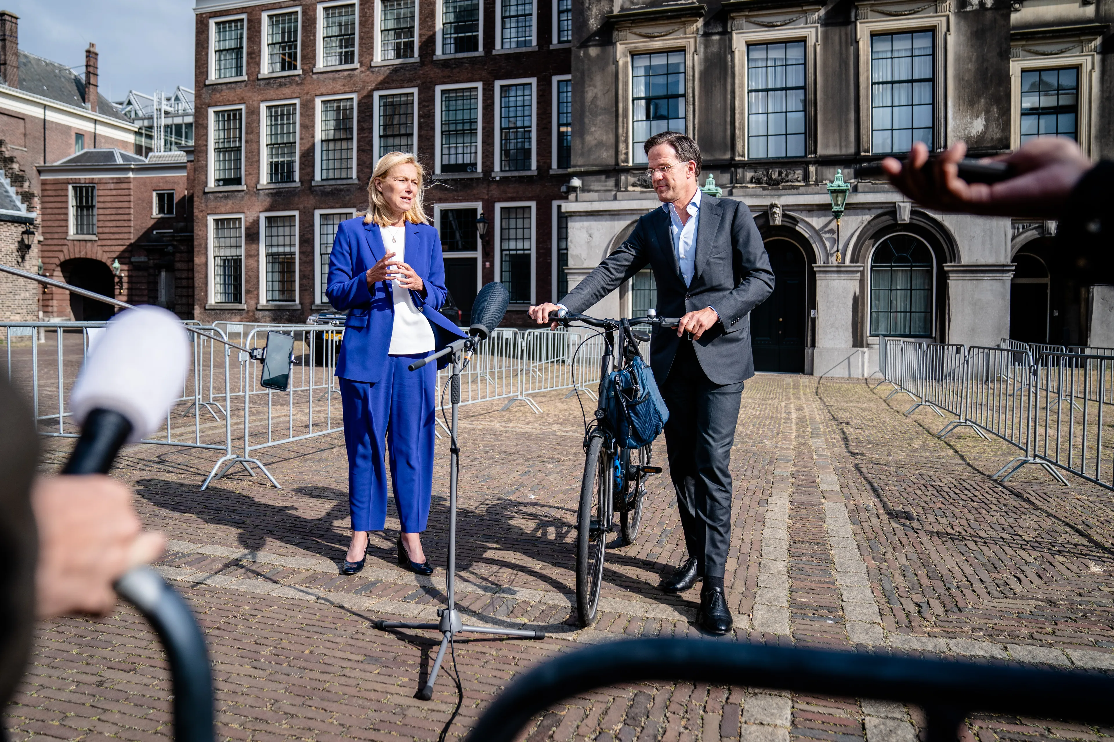 VVD en D66 bespreken maandag hoofdlijnen regeerakkoord met informateur