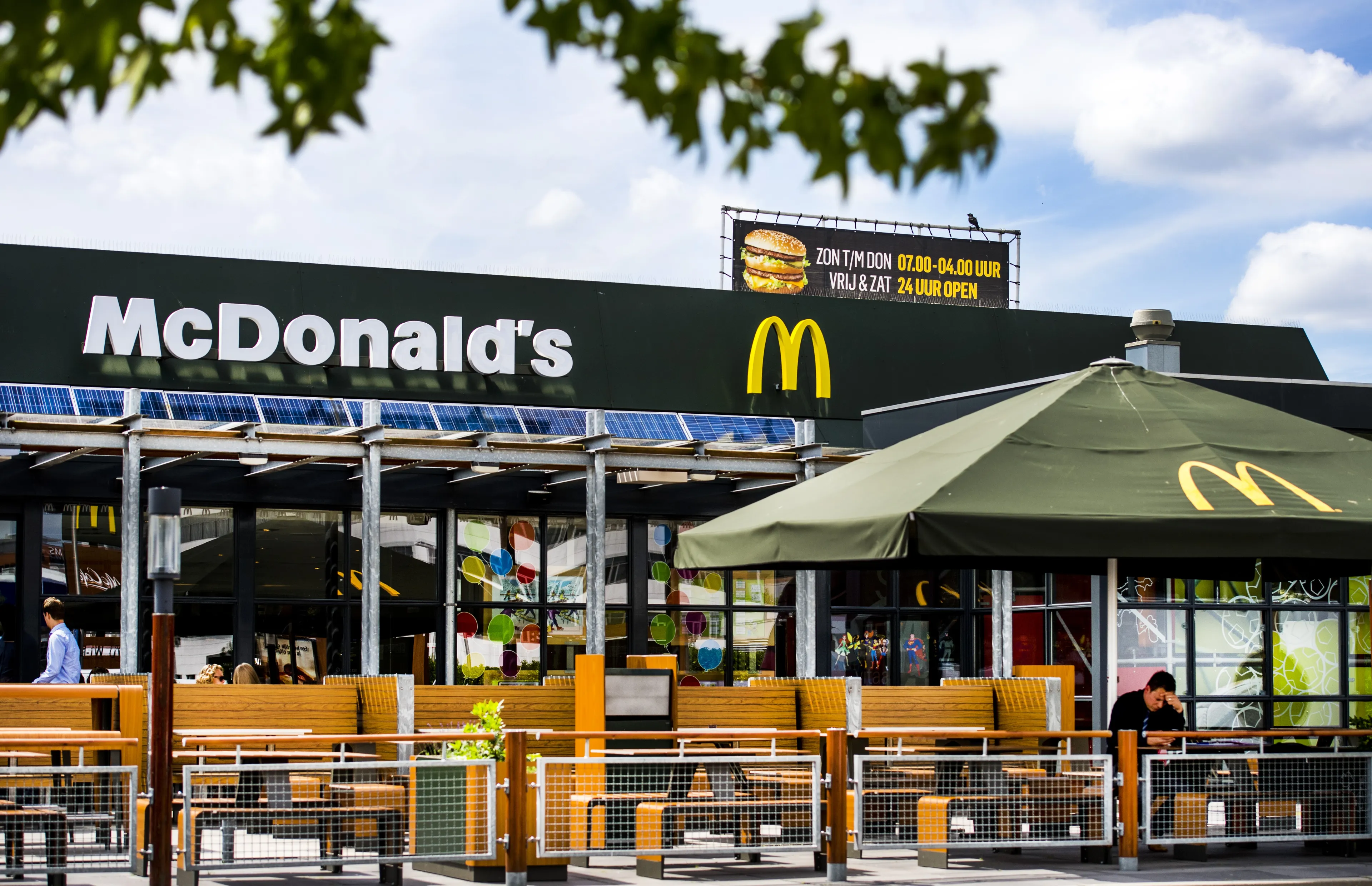 Binnenkort: geen bakjes maar zakjes saus bij de McDonald's