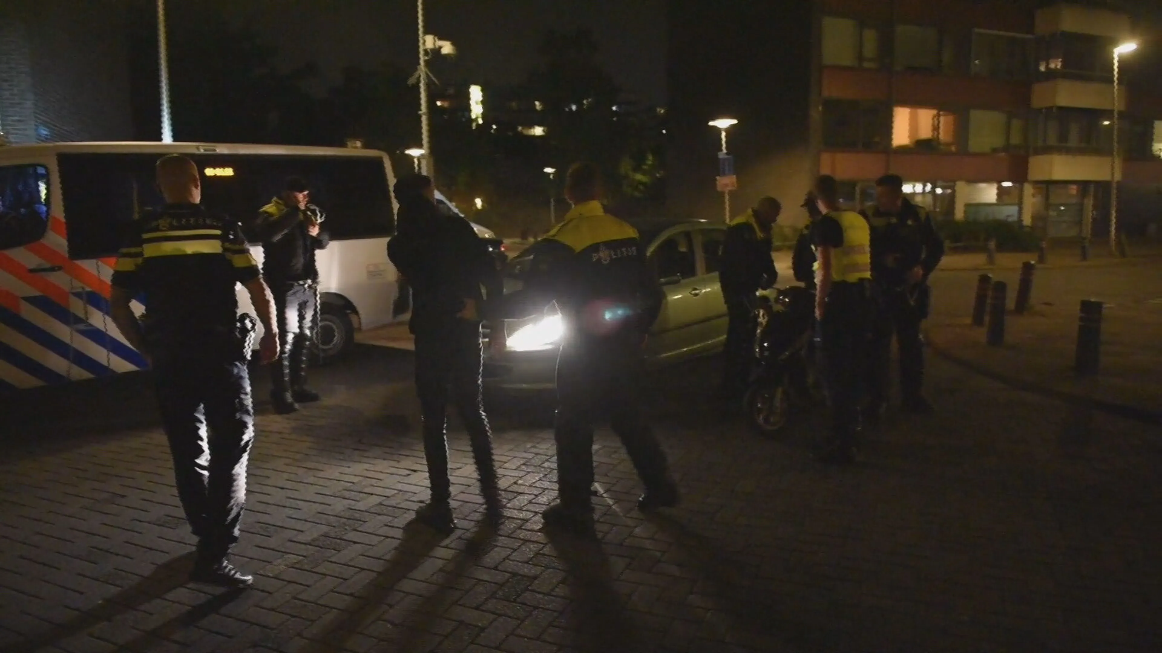 Politie houdt 23 onruststokers aan na rellen in Utrecht-Overvecht, 'het is pure verveling bij de jongeren'