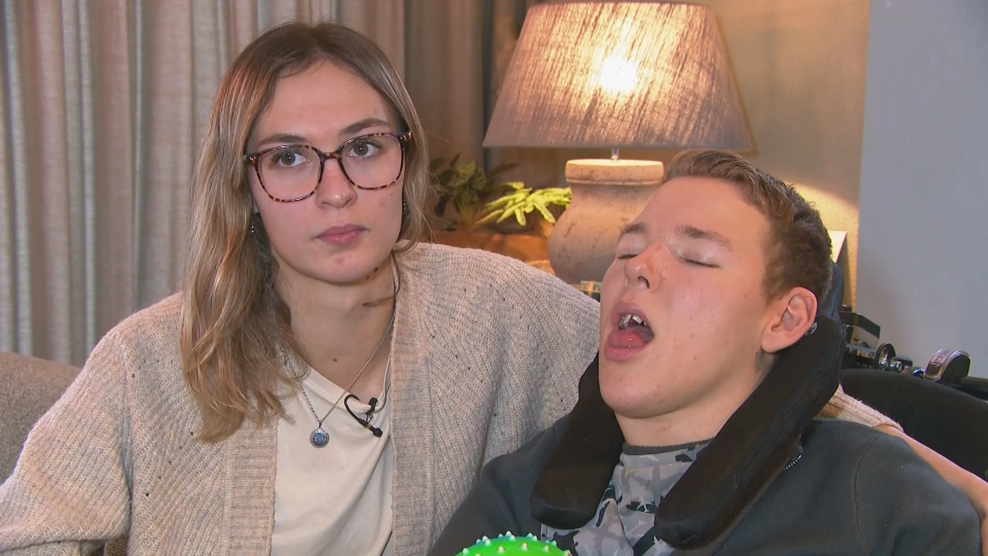 Zorginstelling zet gehandicapte Job (20) na 20 jaar op straat: 'Woonde bijna hele leven daar'