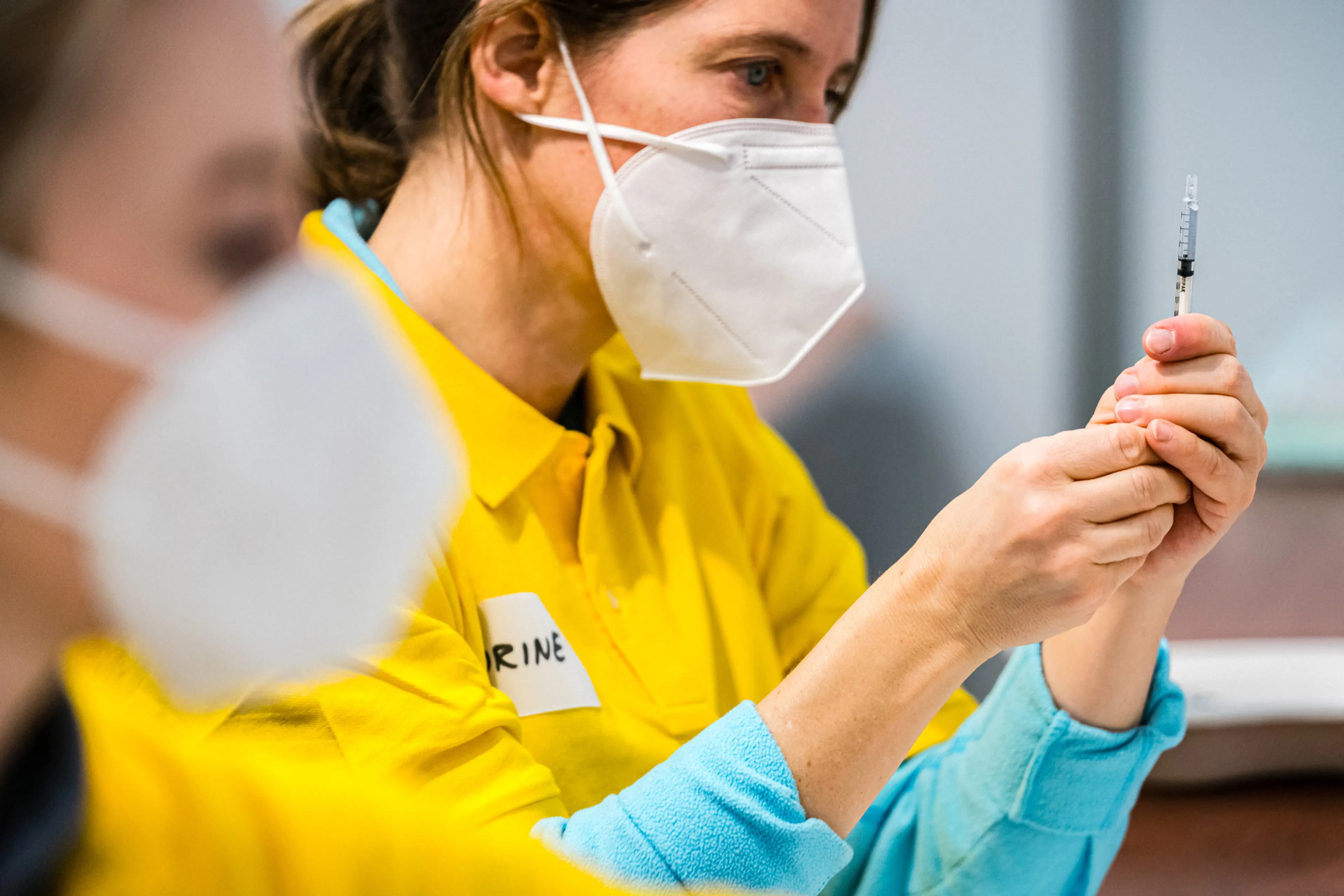 RIVM verwacht lagere weekcijfers: aantal coronagevallen daalt tot onder de 40.000