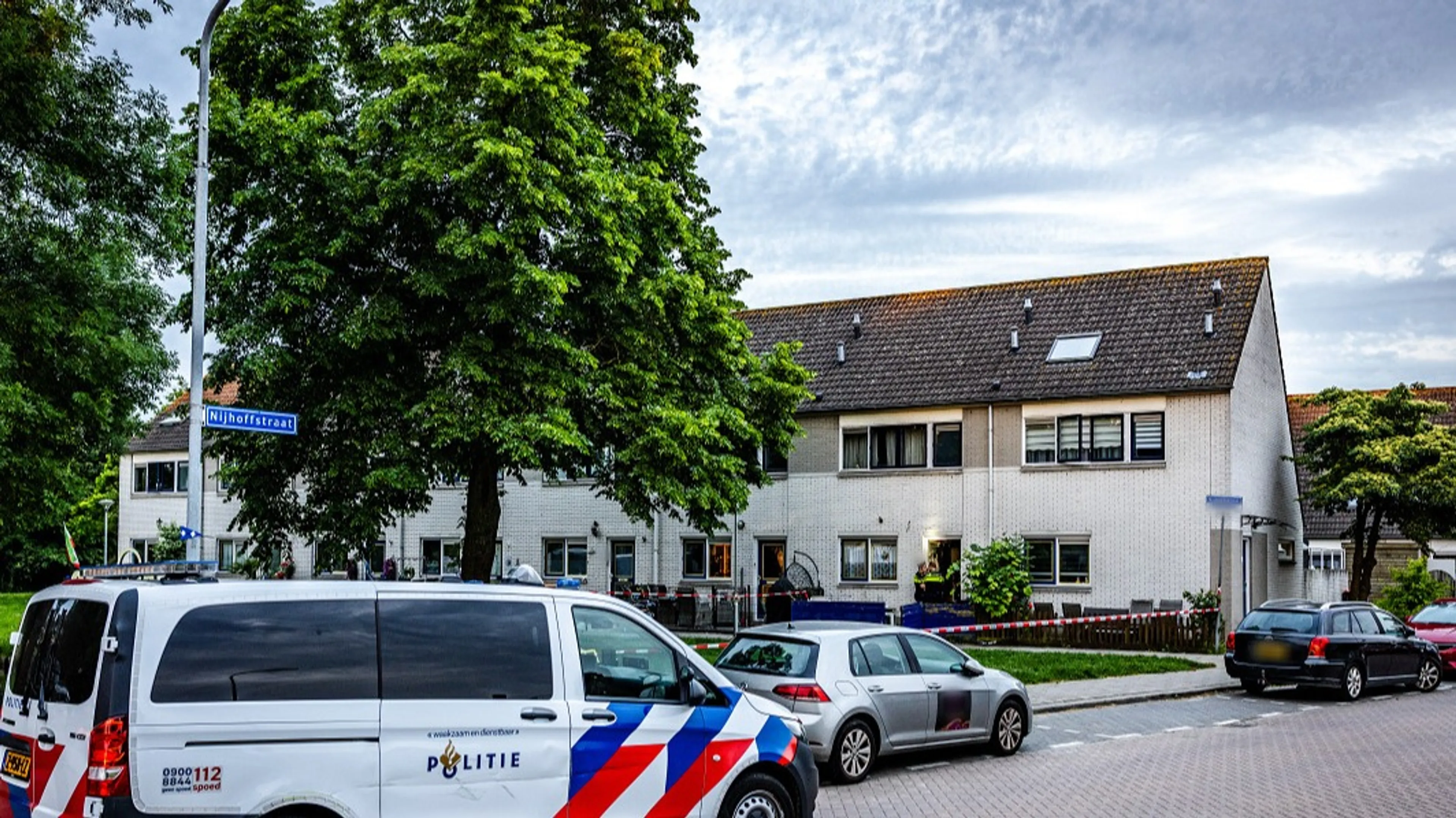 Man (21) gereanimeerd na steekincident in woning, politie onderzoekt ruzie