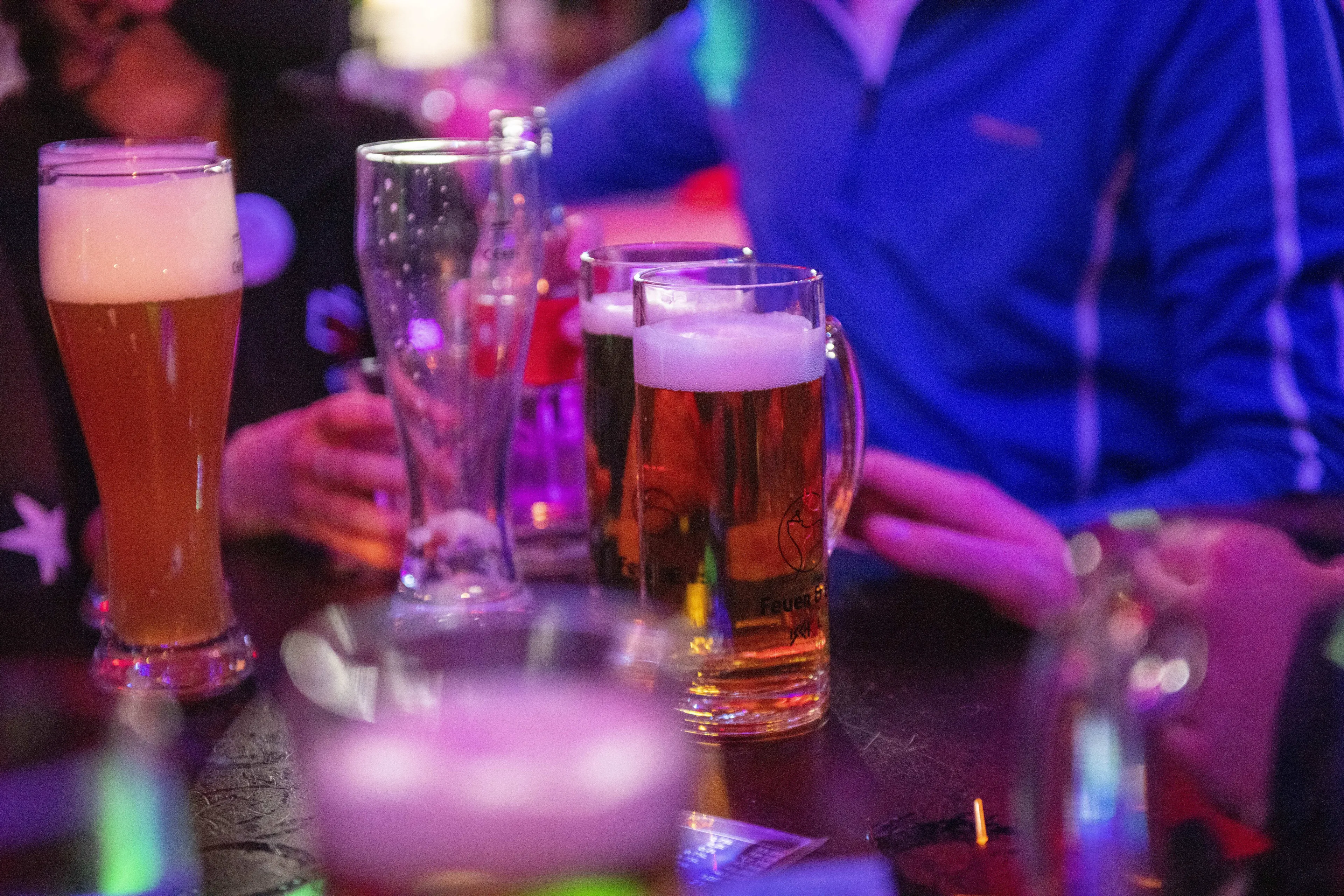 Bedrijf regelt afscheidsdiner, maar werknemer weet niks van ontslag