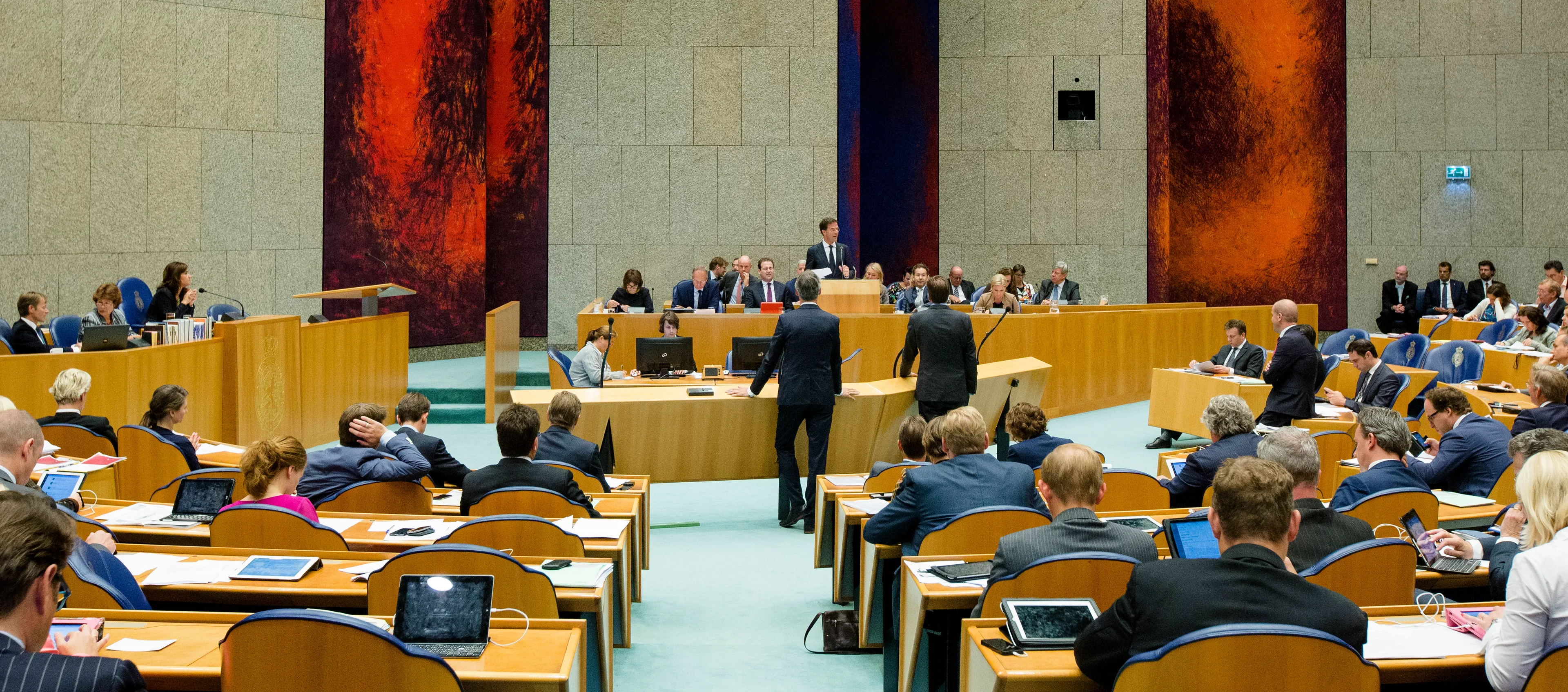 Oppositiepartijen: roep Kamer zondag bijeen over scholensluiting