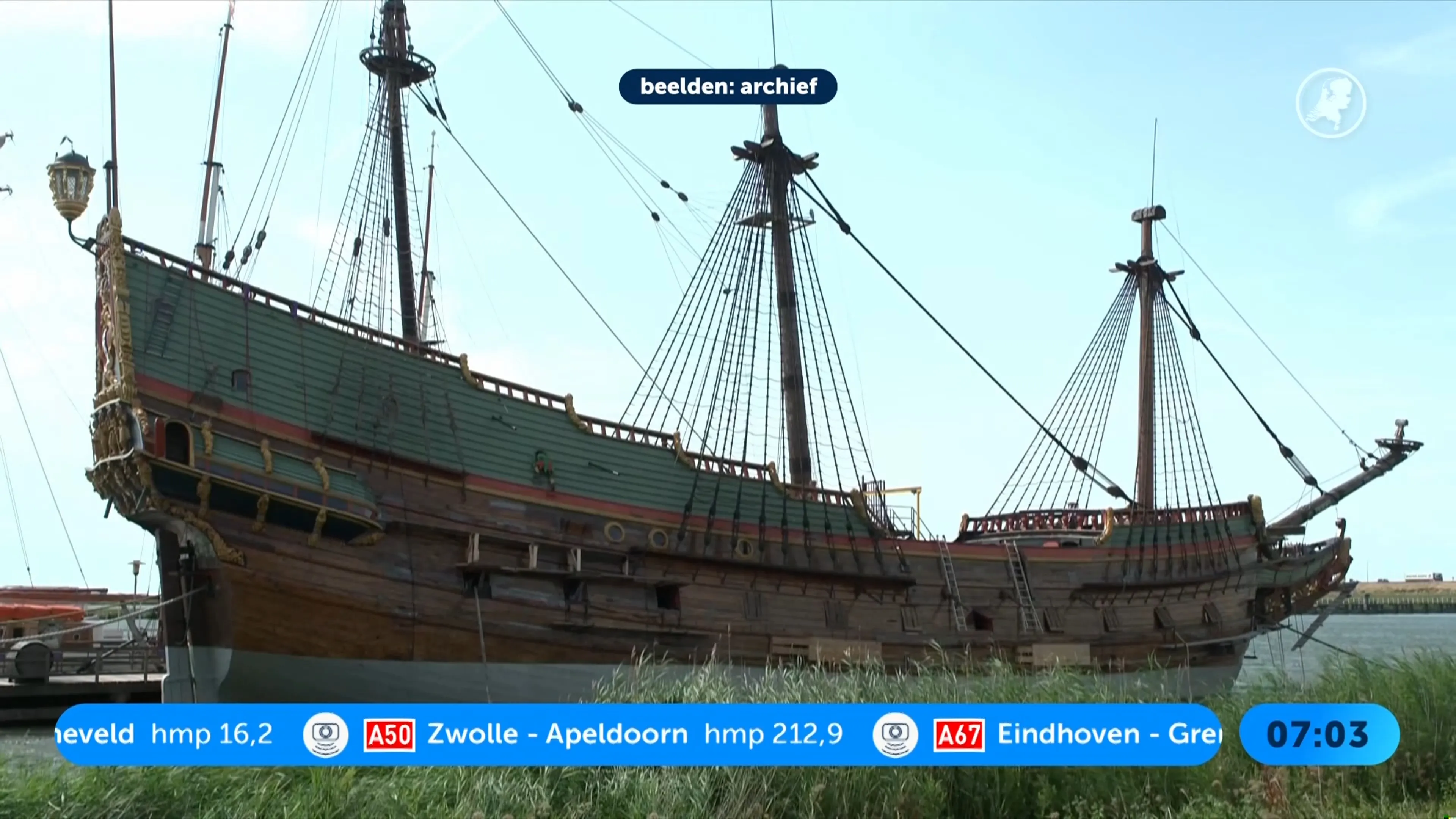 Batavia drijft van Lelystad naar Amsterdam voor onderhoud