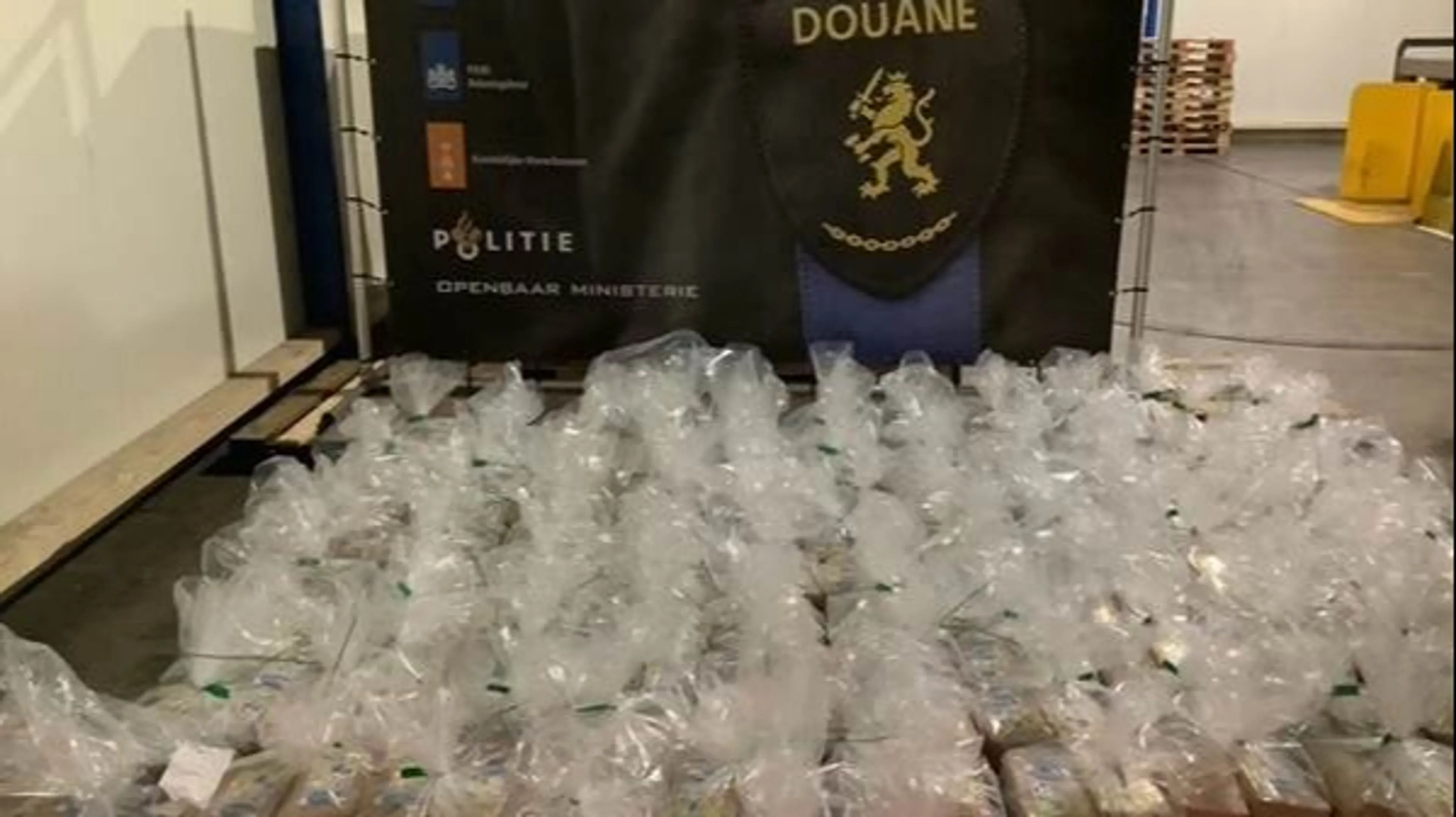 Ruim 1100 kilo cocaïne gevonden in fruitlading Vlissingen