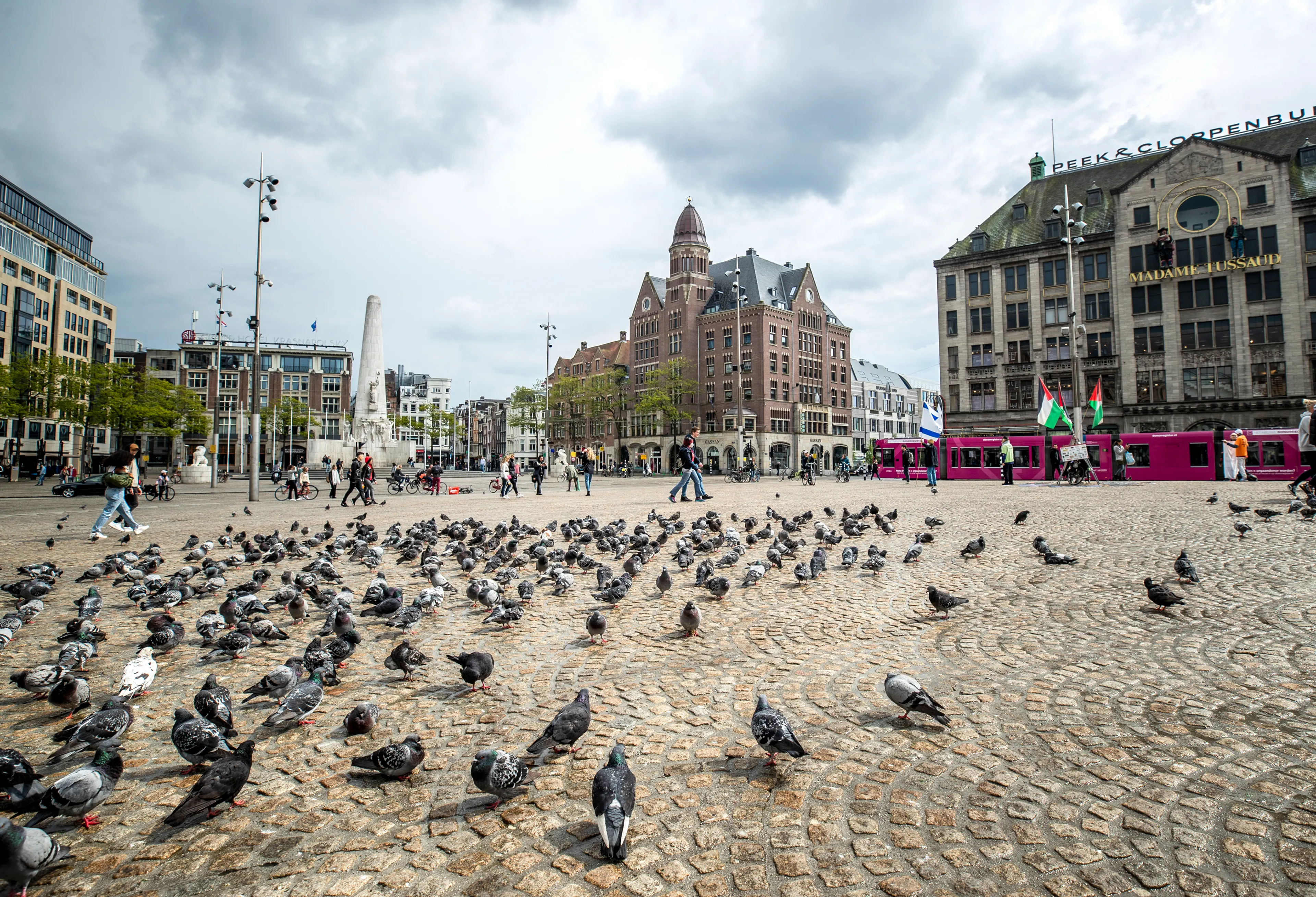 Een unicum: lege straten en pleinen bij dodenherdenkingen
