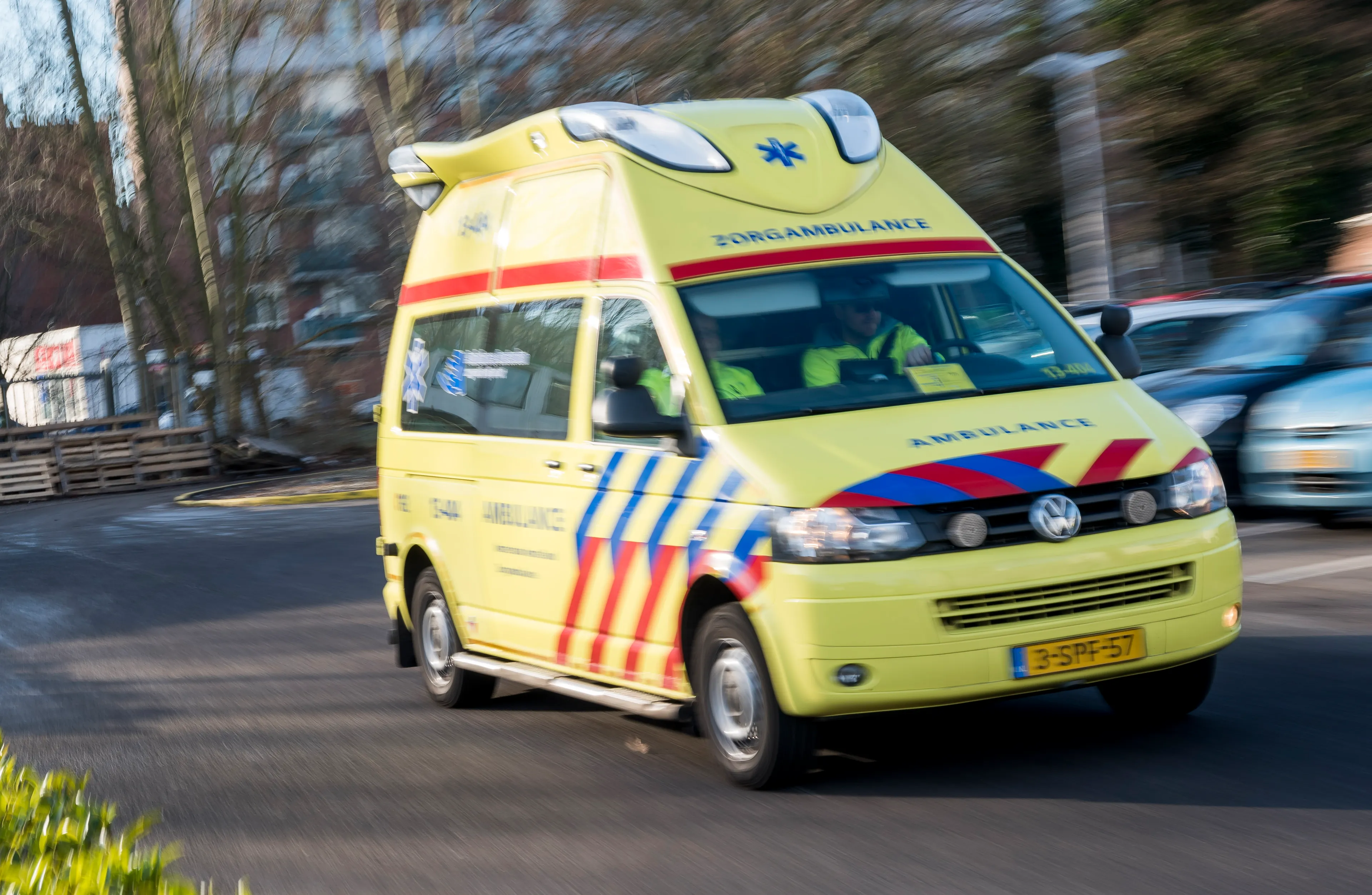 Frontale botsing tussen vrachtwagen en auto bij Rossum eist tweede leven