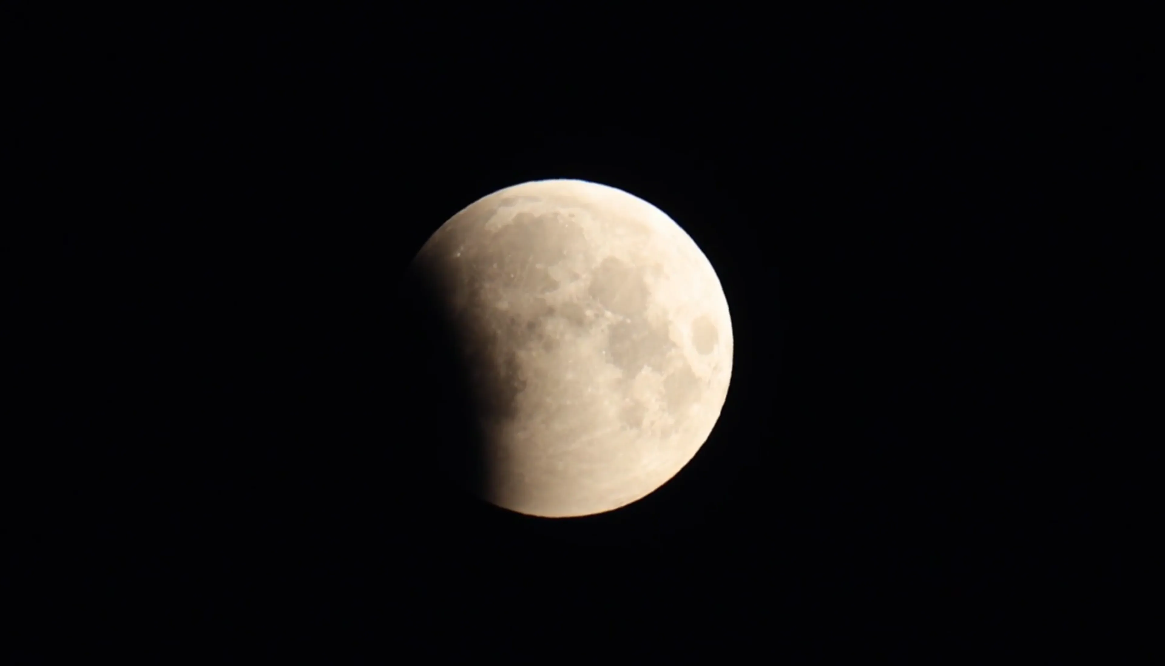 Prachtige plaatjes! Zo zag de maansverduistering eruit