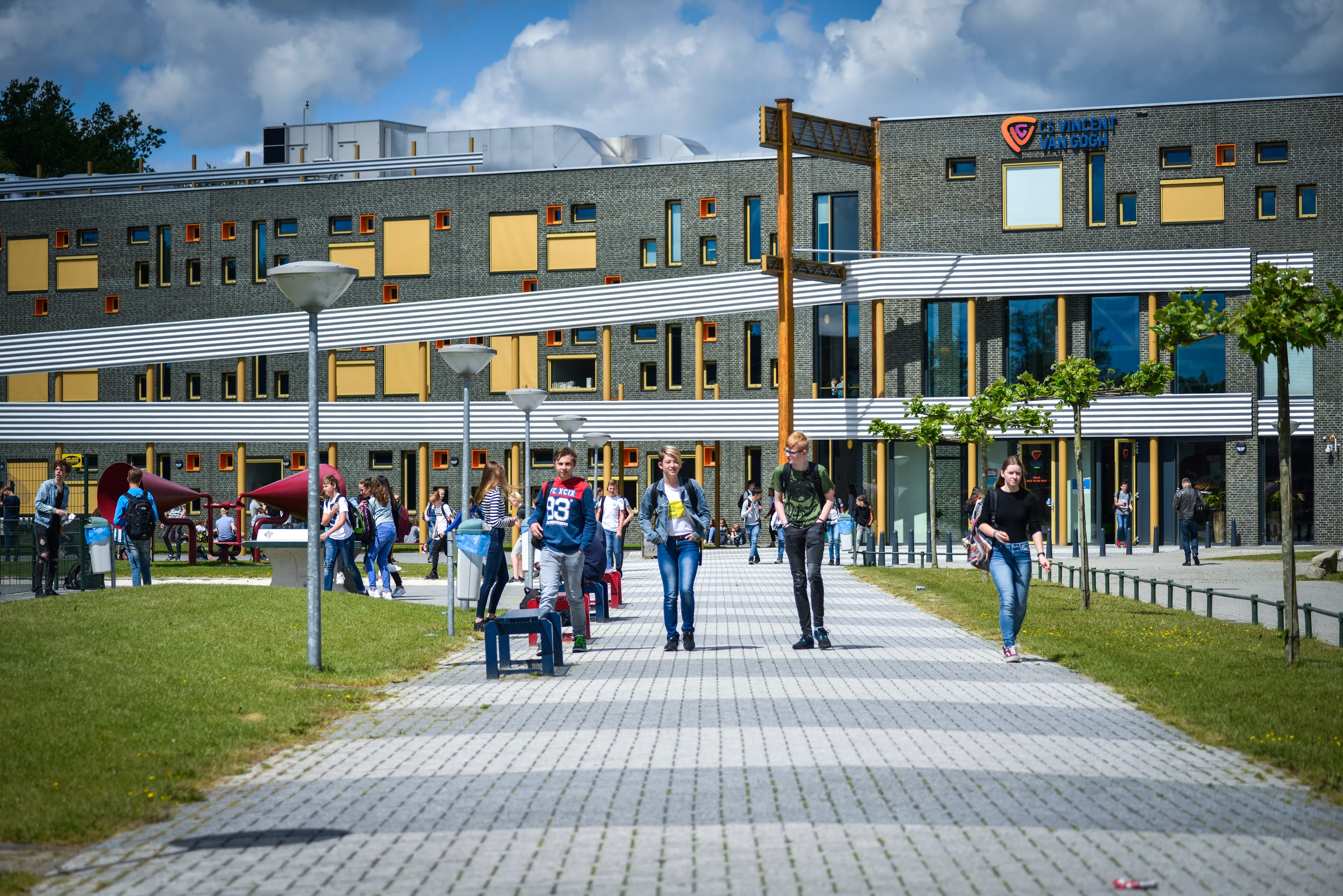 Leerlingen van middelbare school in Assen moeten straks een mondkapje op