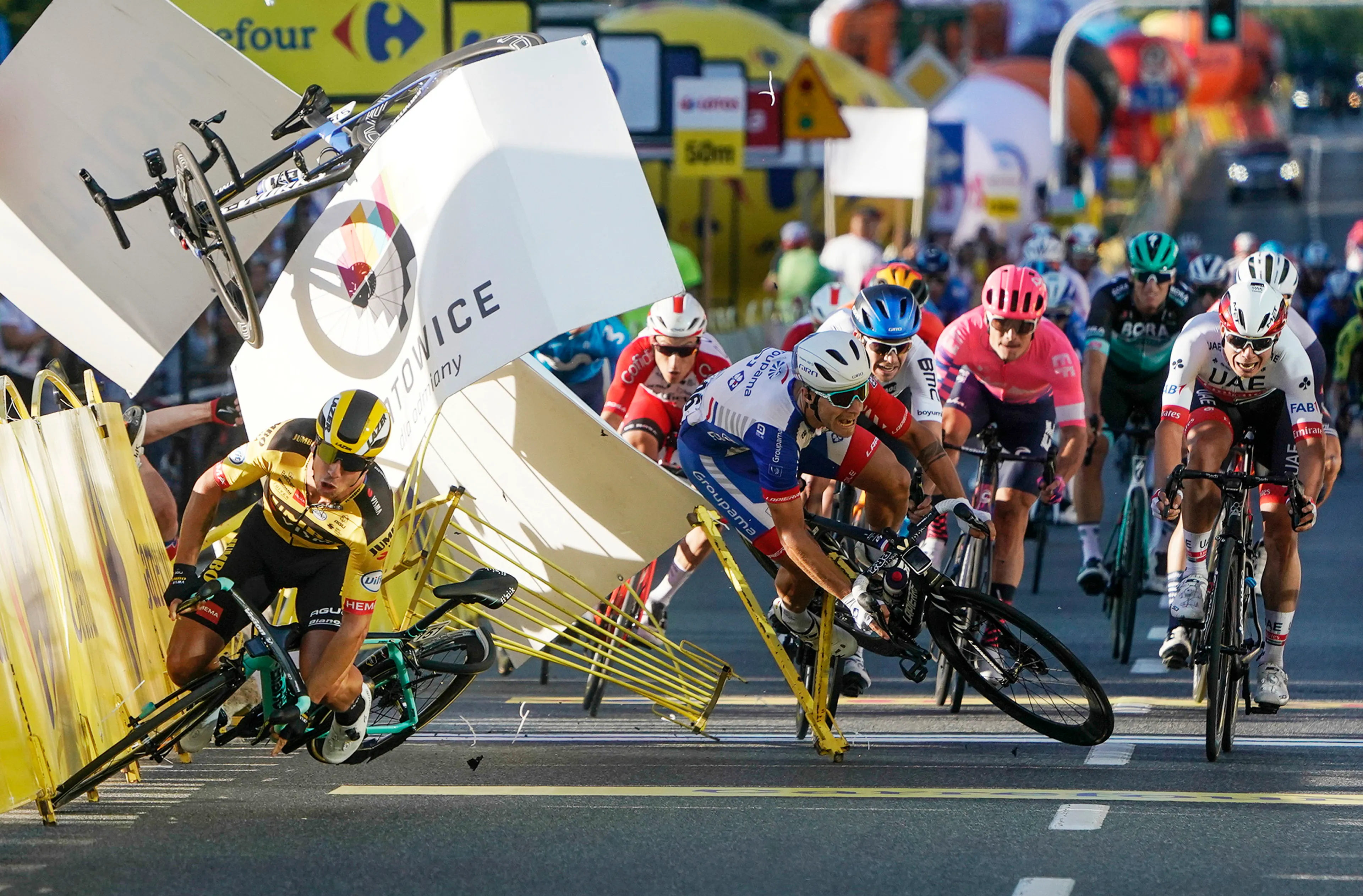 Wielrenner Groenewegen voor negen maanden geschorst voor grote crash in Polen