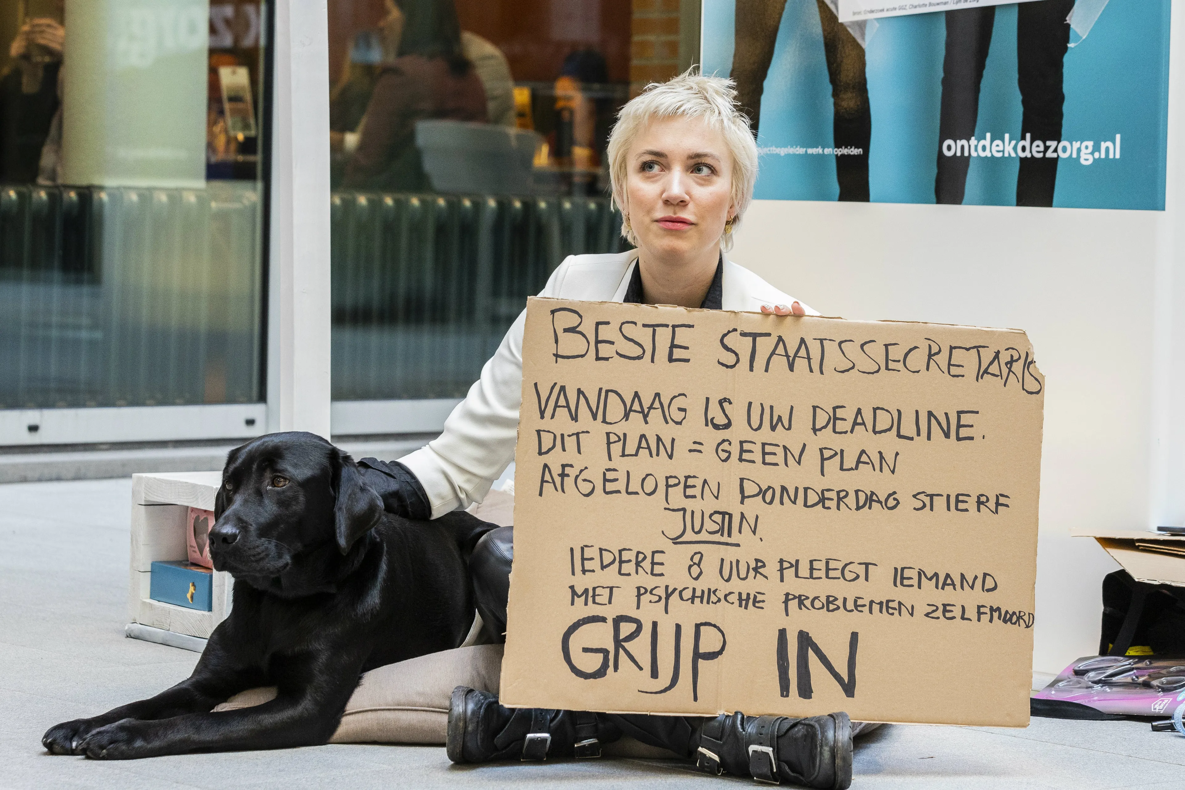 Suïcidale Charlotte protesteert opnieuw tegen wachtlijsten in psychiatrische zorg