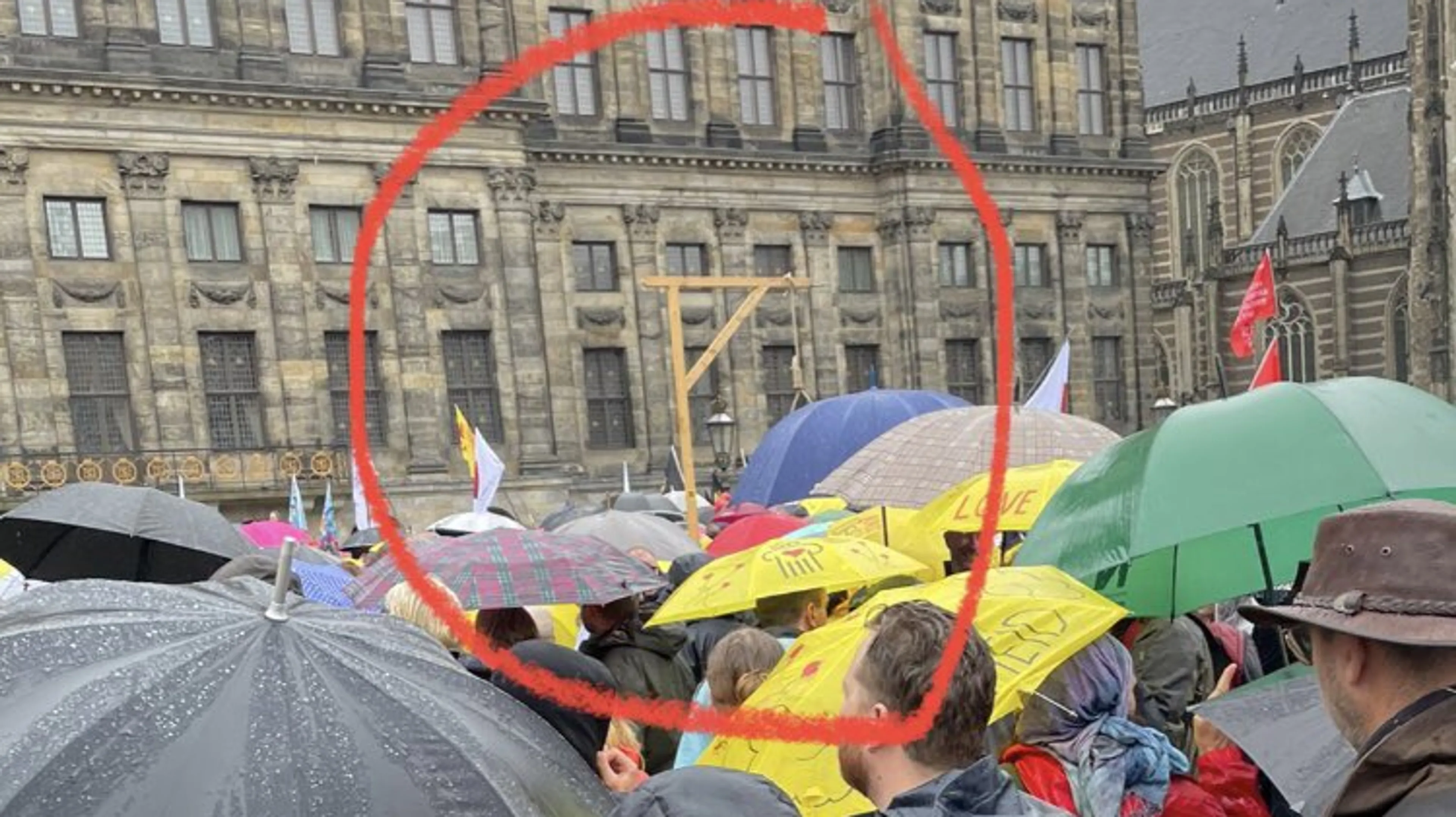 Nederland vindt gebruik galg en Jodenster bij protesten veel te ver gaan