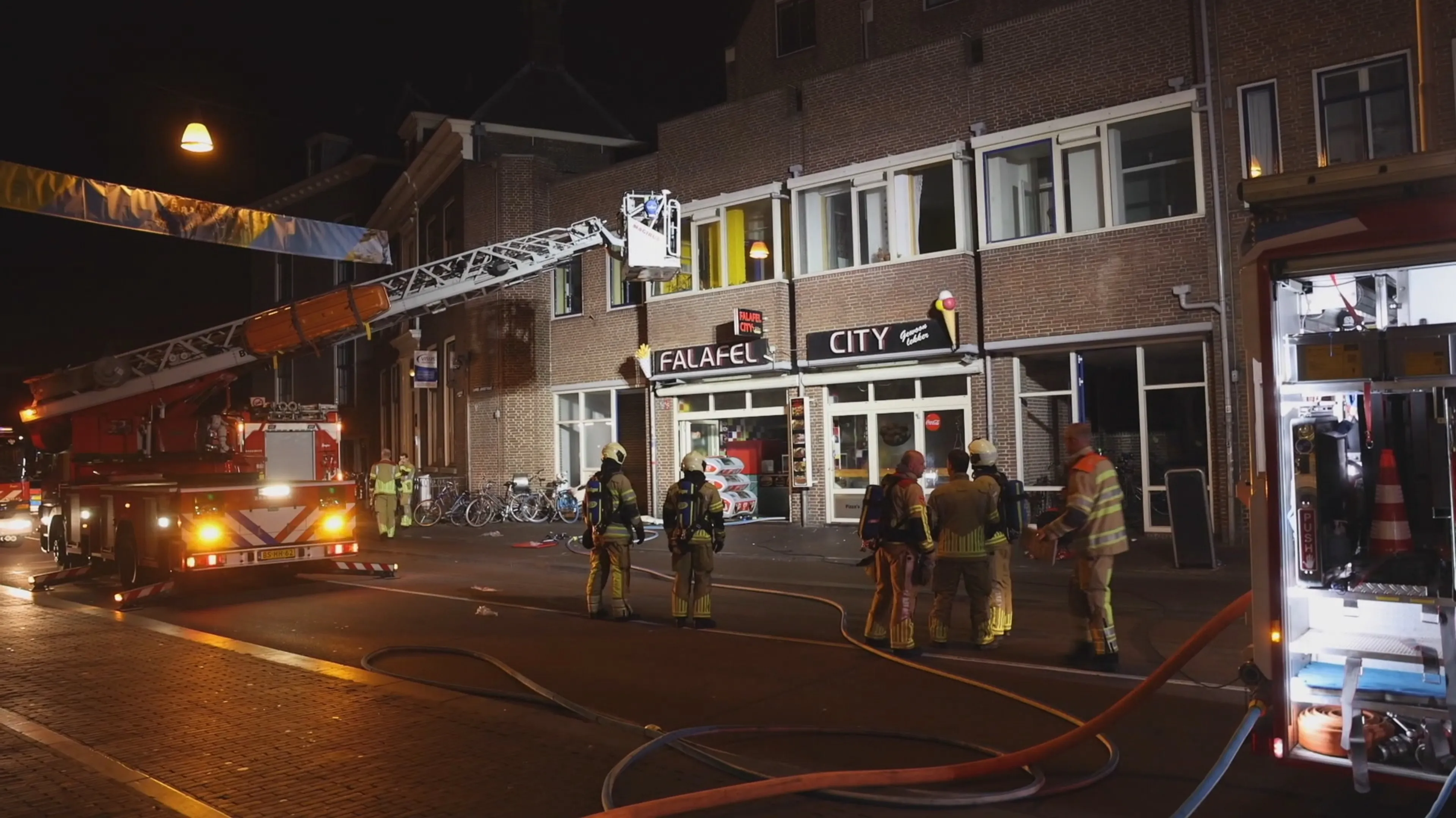 Grote brand in restaurant in Utrecht geblust, woningen ontruimd