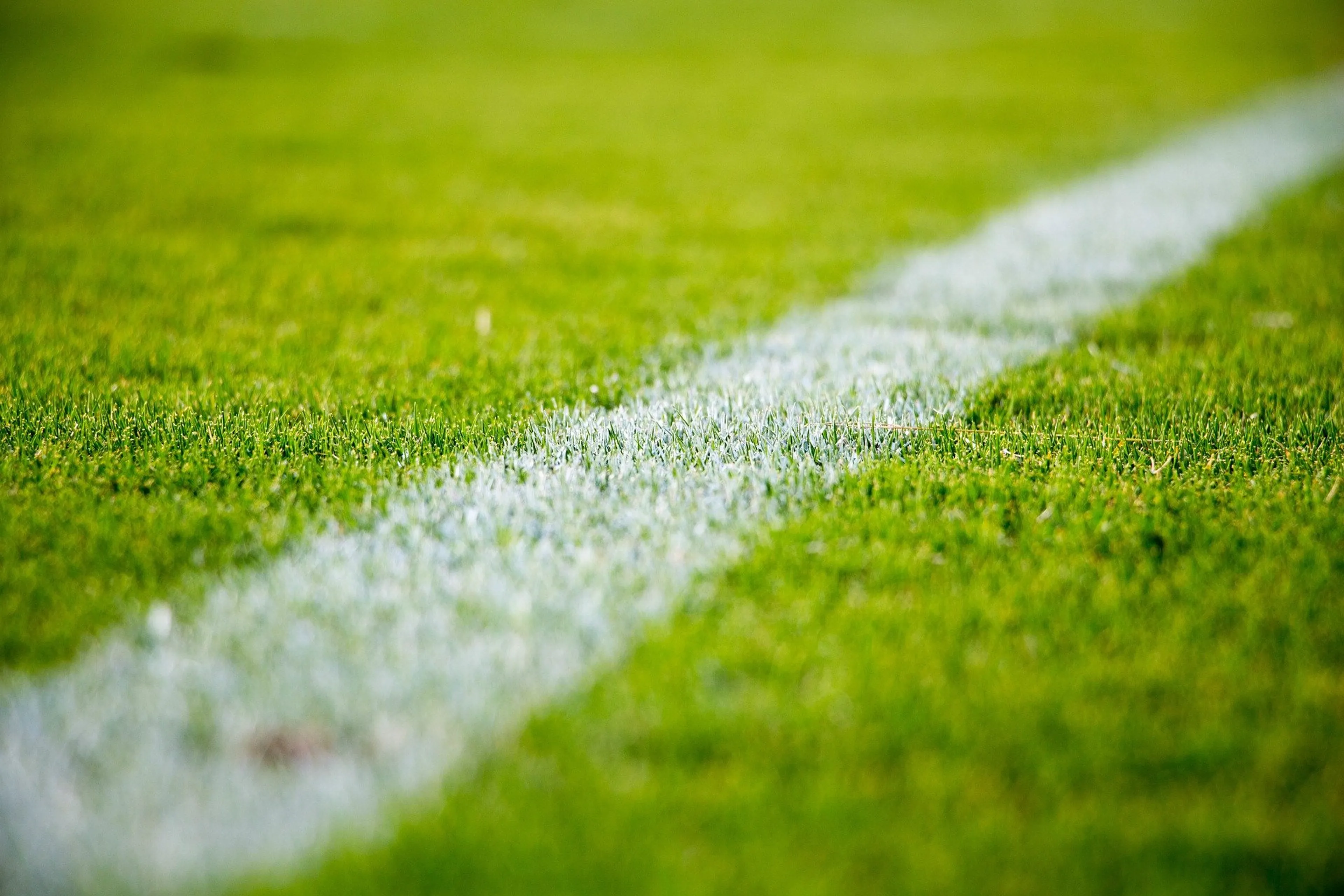 NAC - Willem II definitief gestaakt na vuurwerk en bier op veld