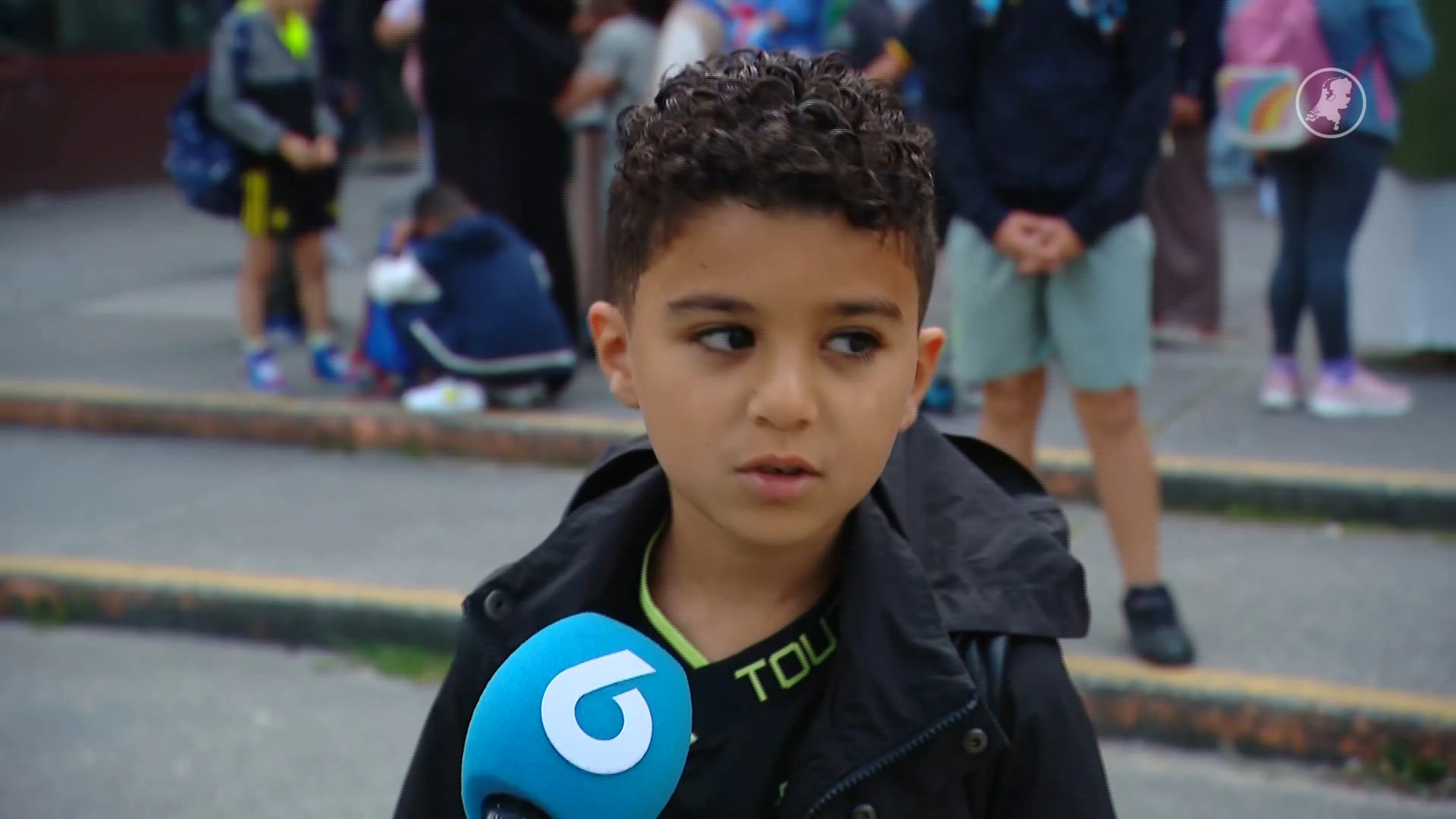Zijn je vriendjes op vakantie, zit jij op school
