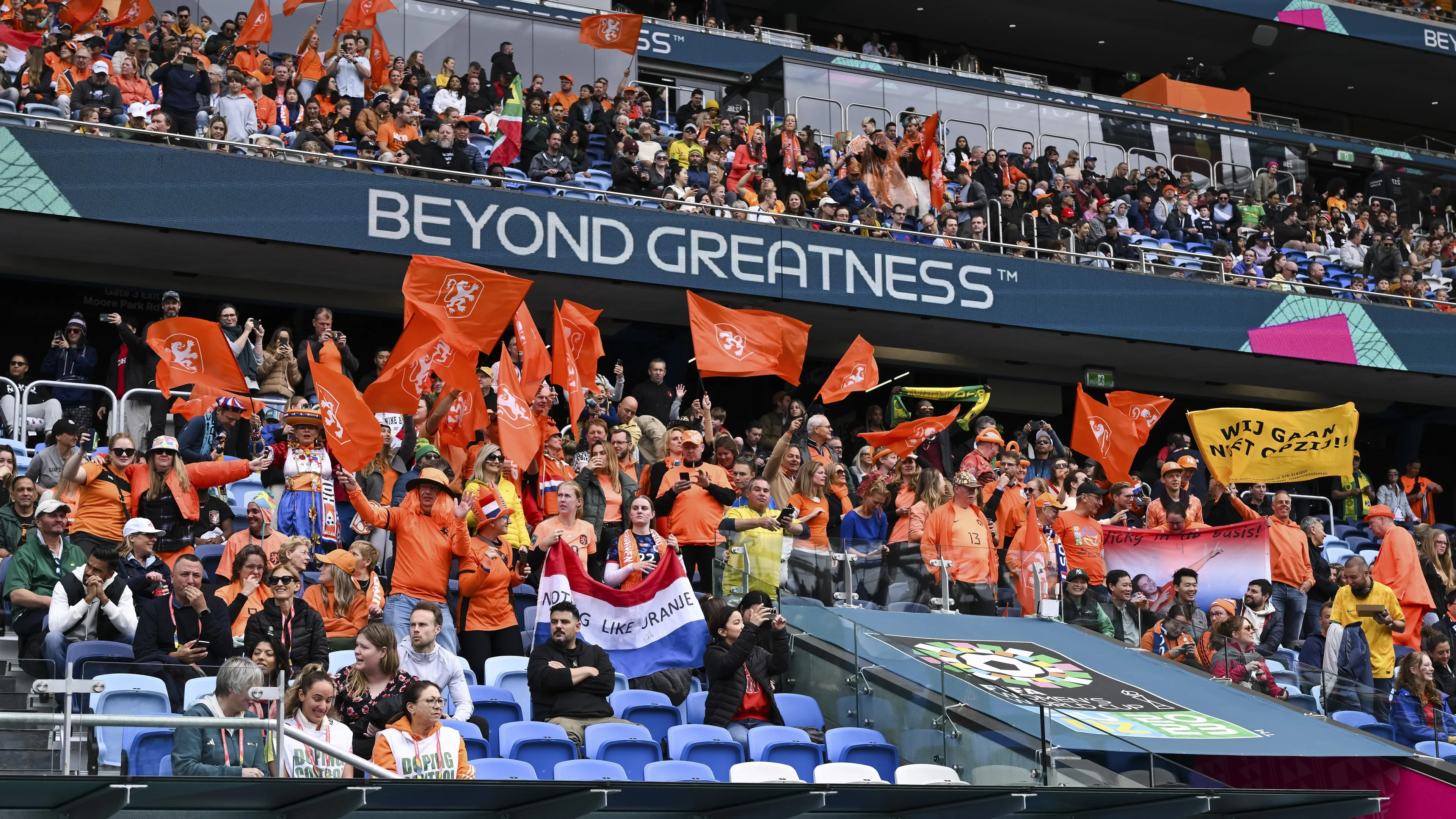 Oranjefans missen kwartfinale WK door kaartchaos FIFA: 'Waardeloos systeem'