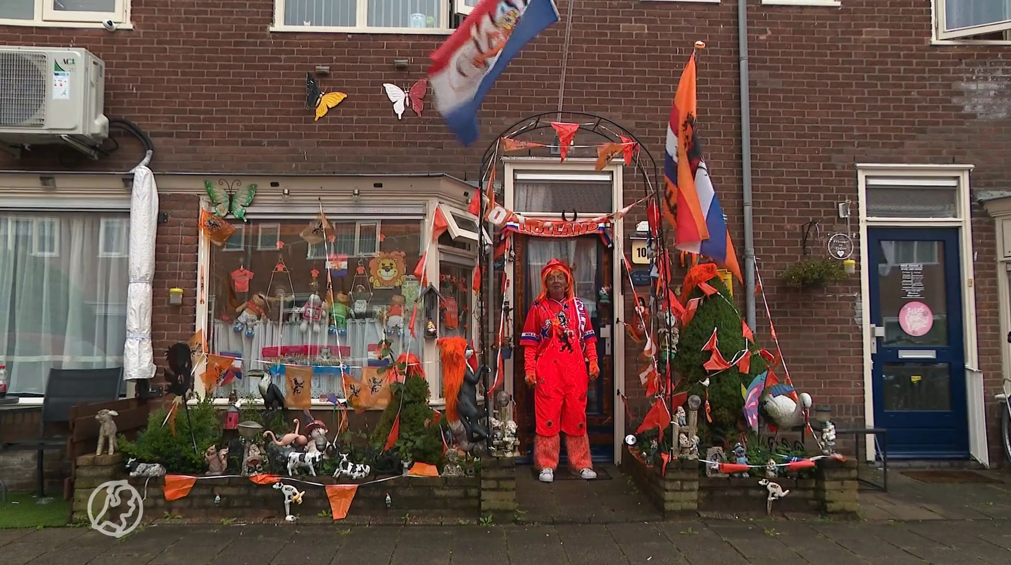 Fred en Tonny kleuren Arnhemse straten oranje voor de leeuwinnen, wie volgt?