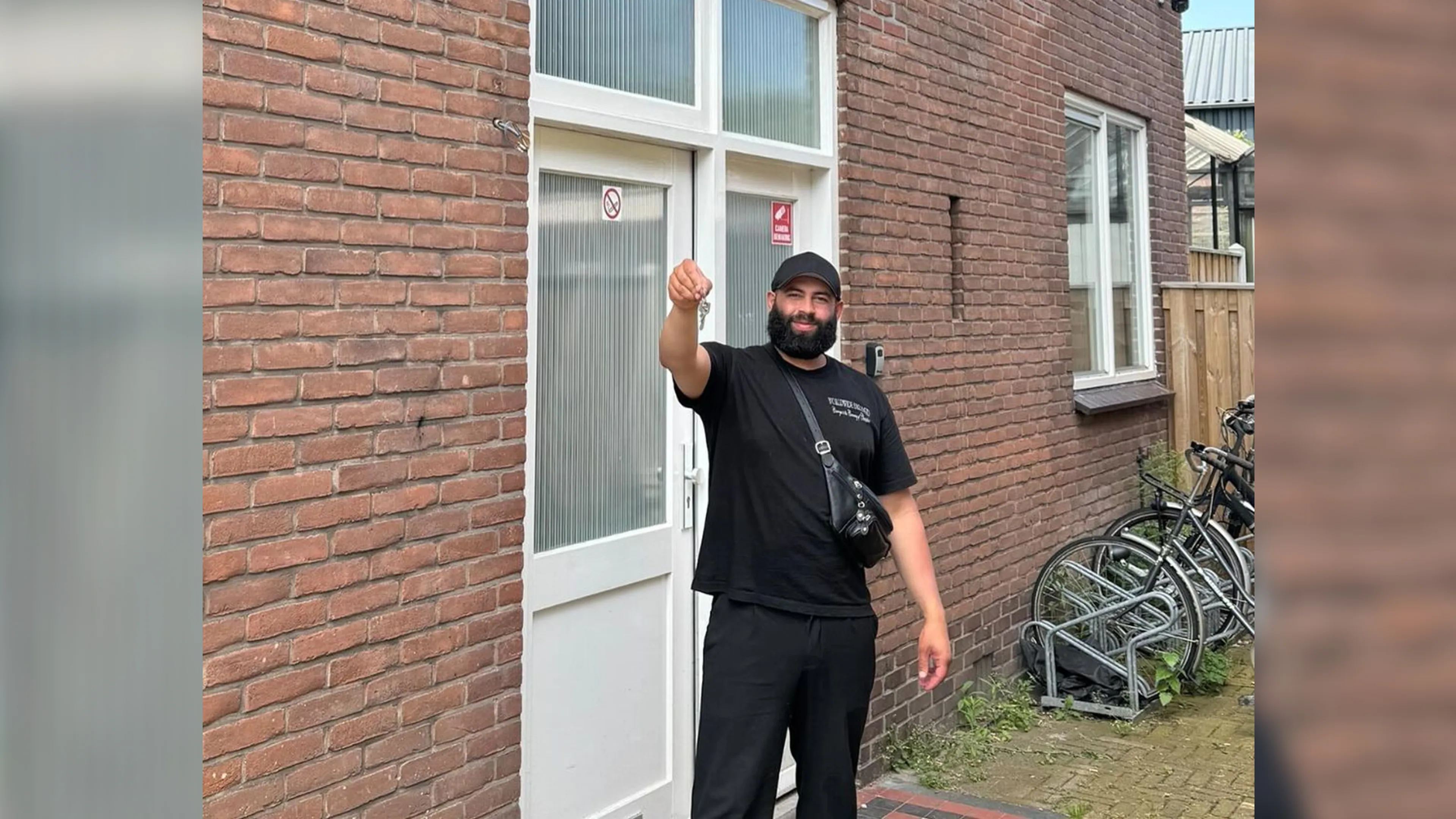 Hadjer, die volle portemonnee gaf aan politie, is niet meer dakloos: 'Heb eigen woning!'