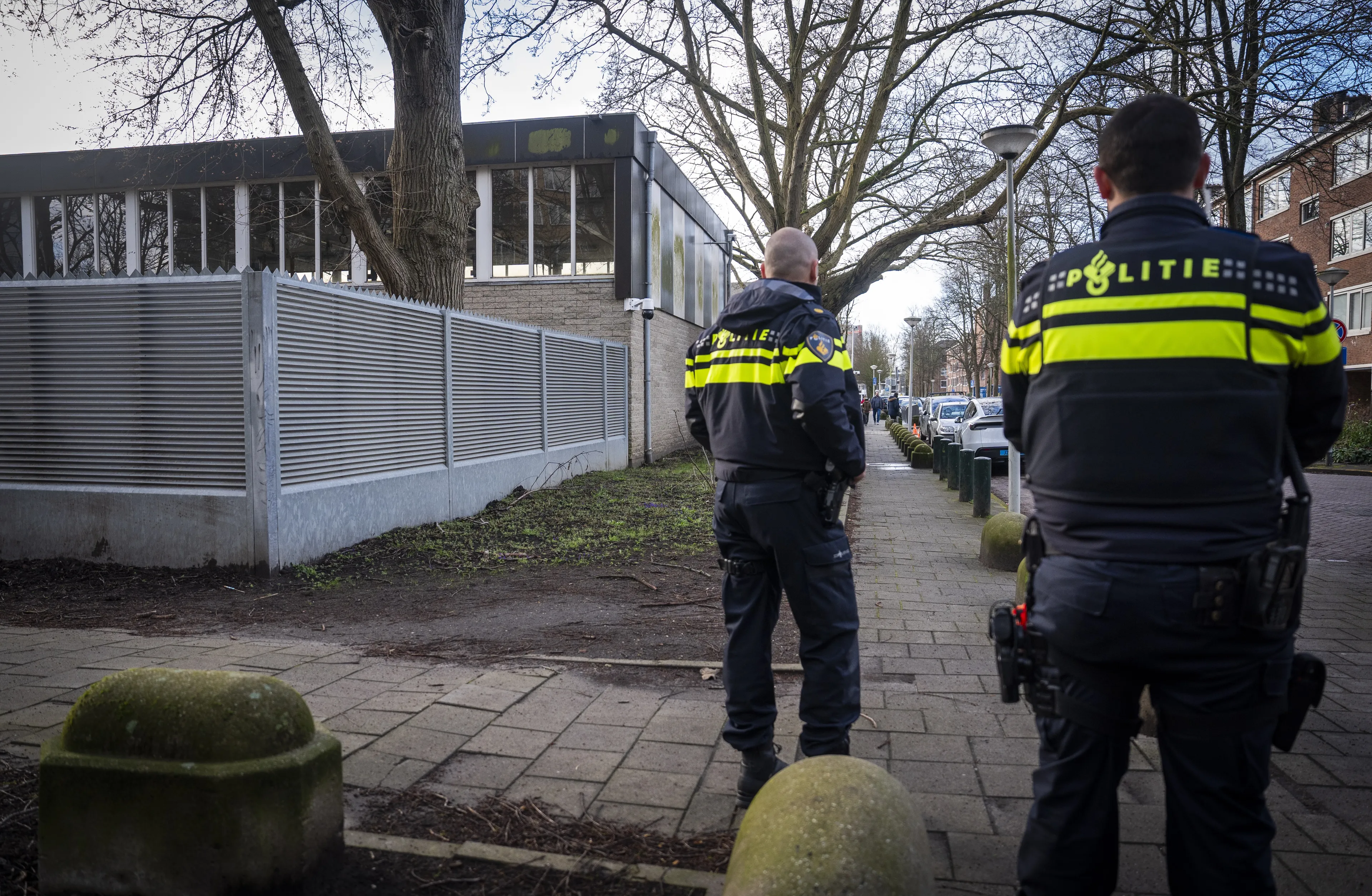 Meer dan 150 tips na explosie bij joodse school in Amsterdam