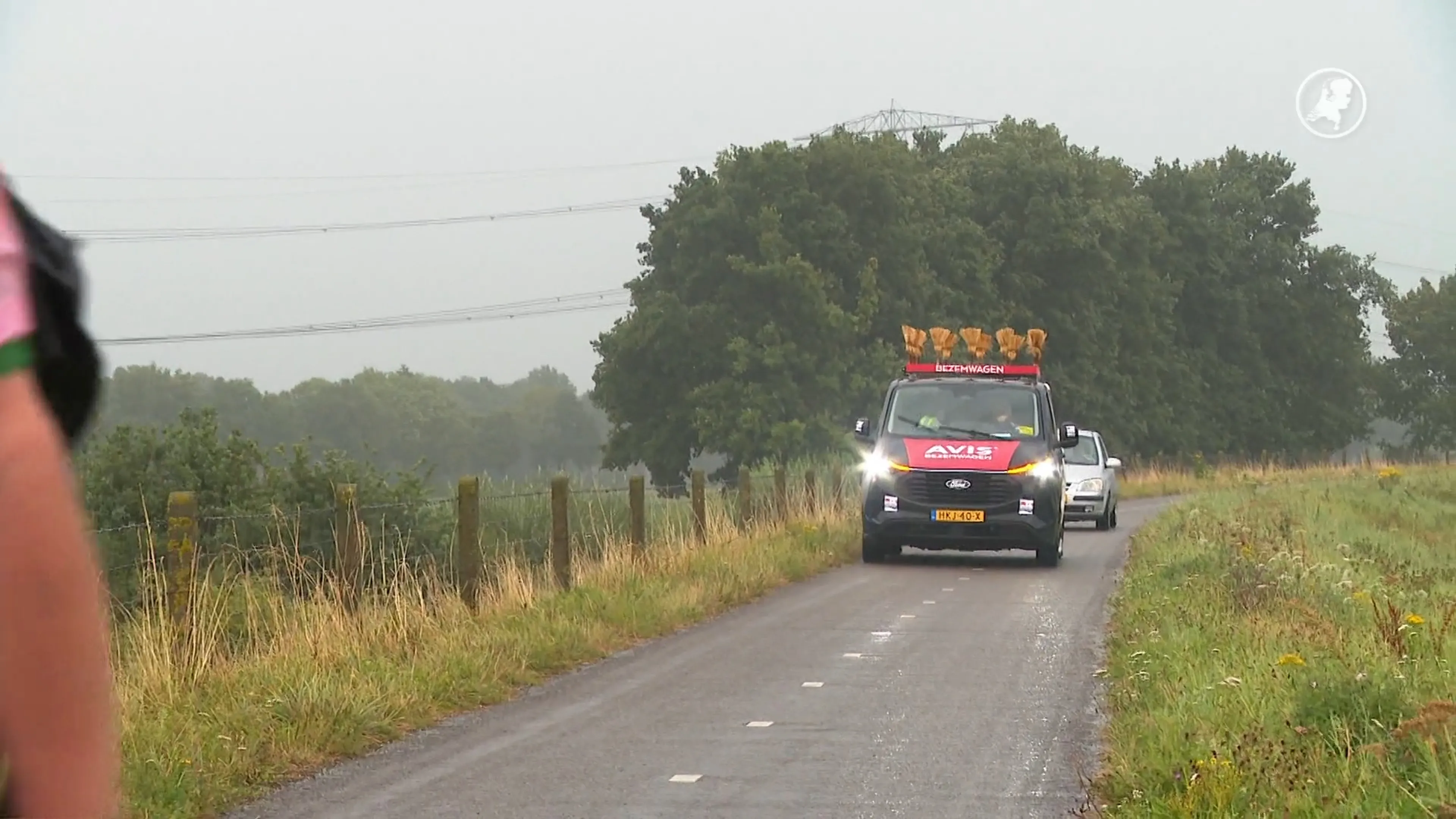 Voor de laatste keer rijdt Anneke de bezemwagen