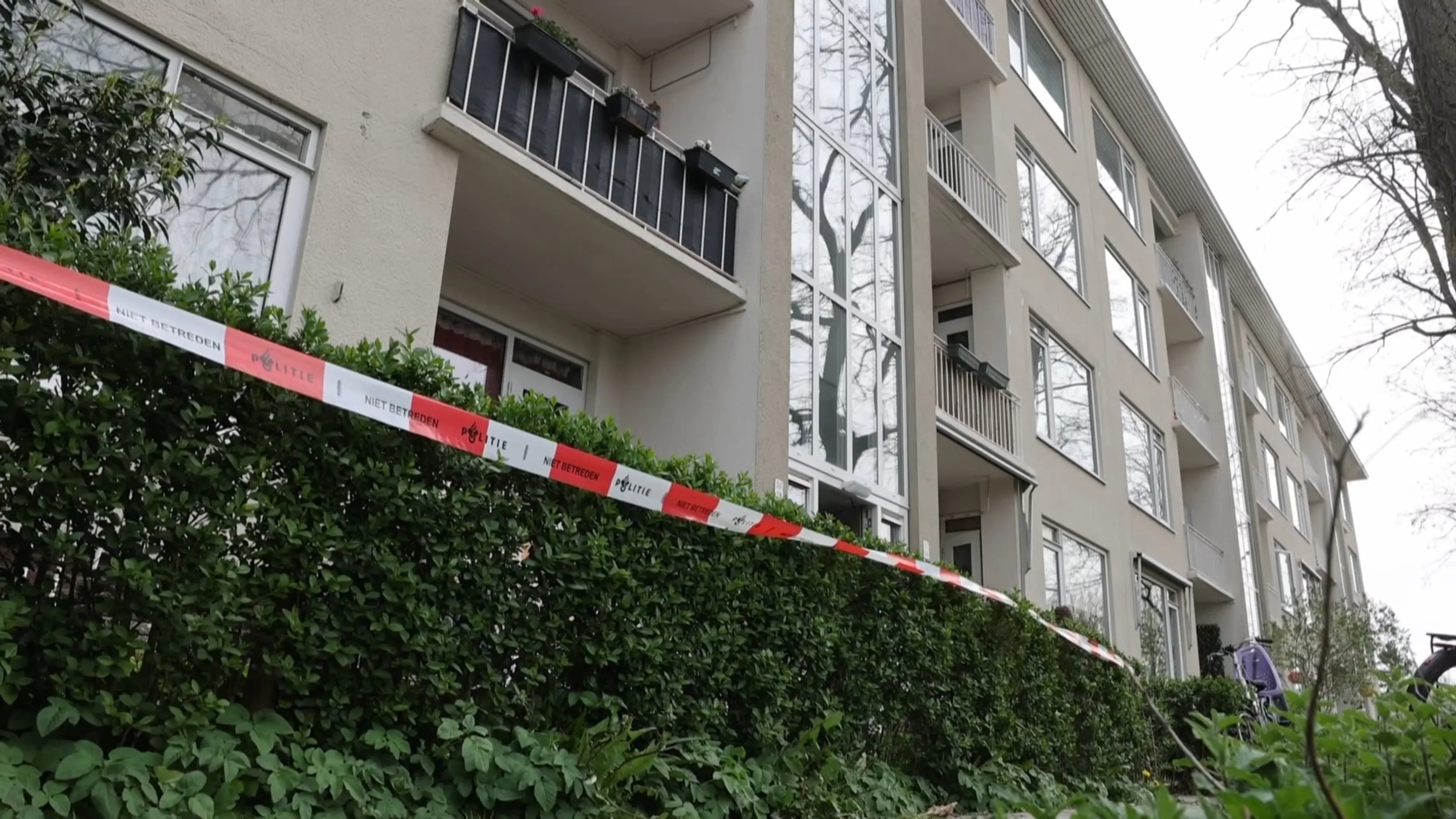 Peuter (2) valt van derde etage flat Dordrecht, met spoed naar ziekenhuis