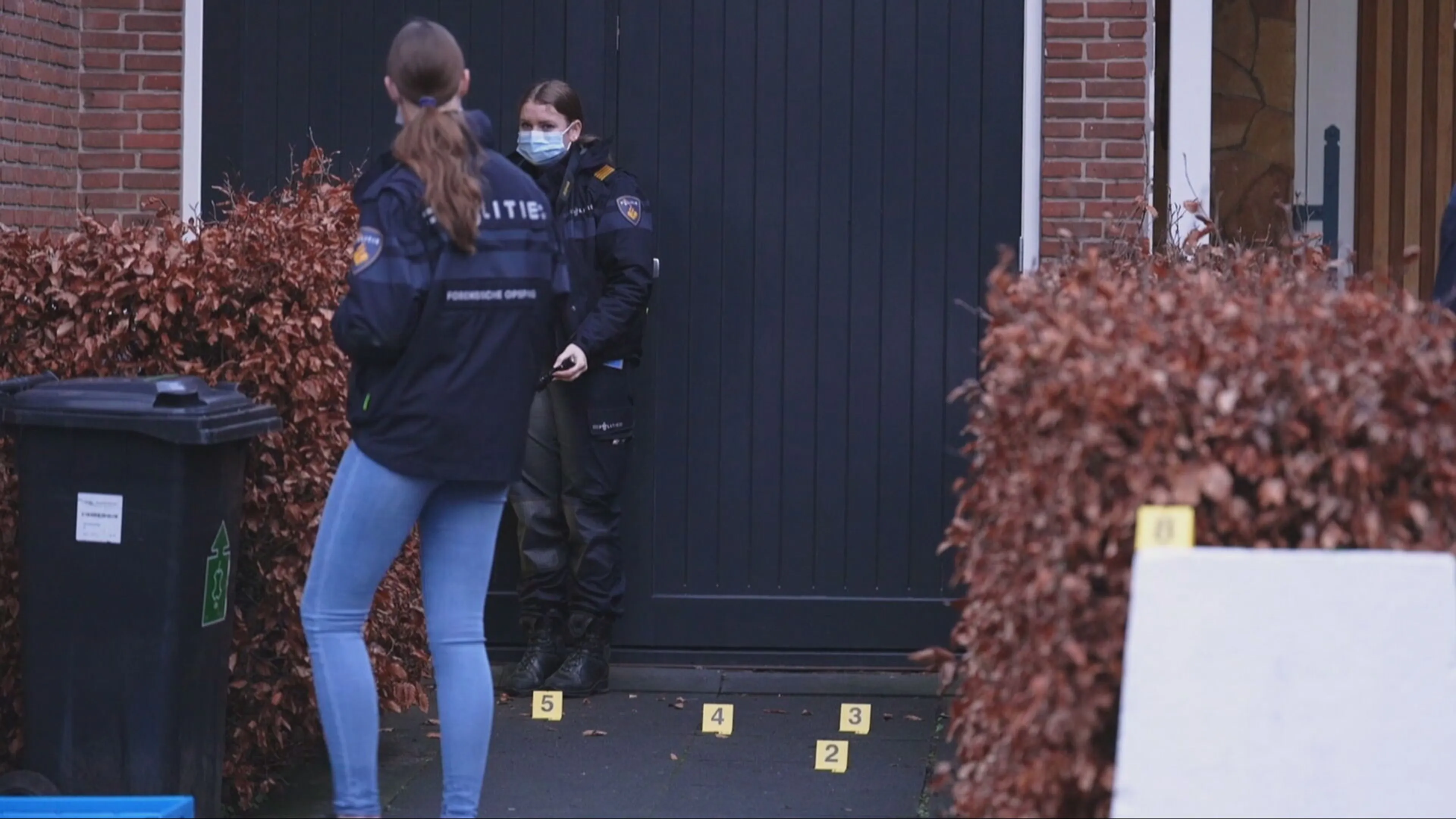 Jonge vrouw schreeuwt om hulp na klap in gezicht in Rotterdam