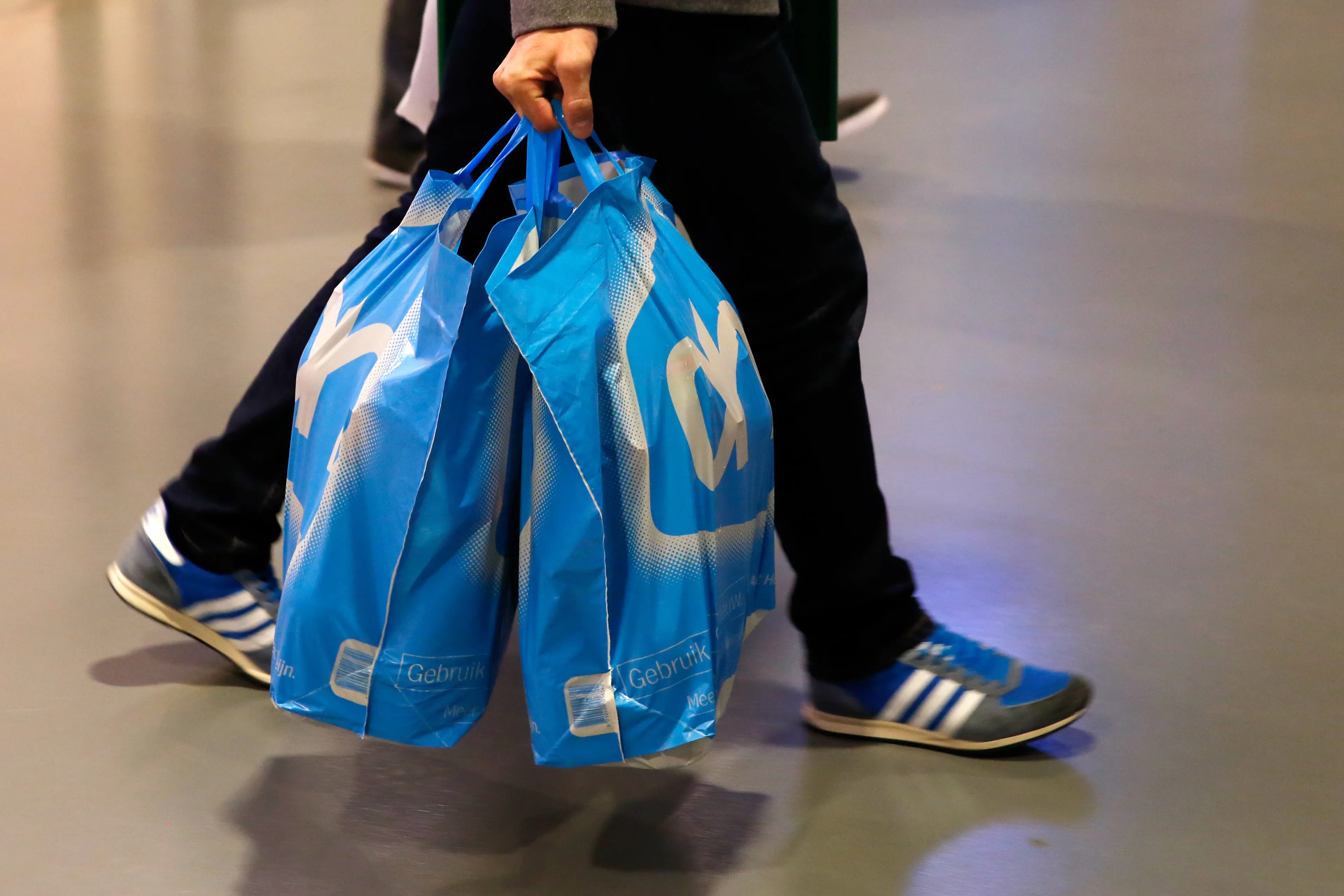 Verbod helpt: 80 procent minder gratis plastic tasjes