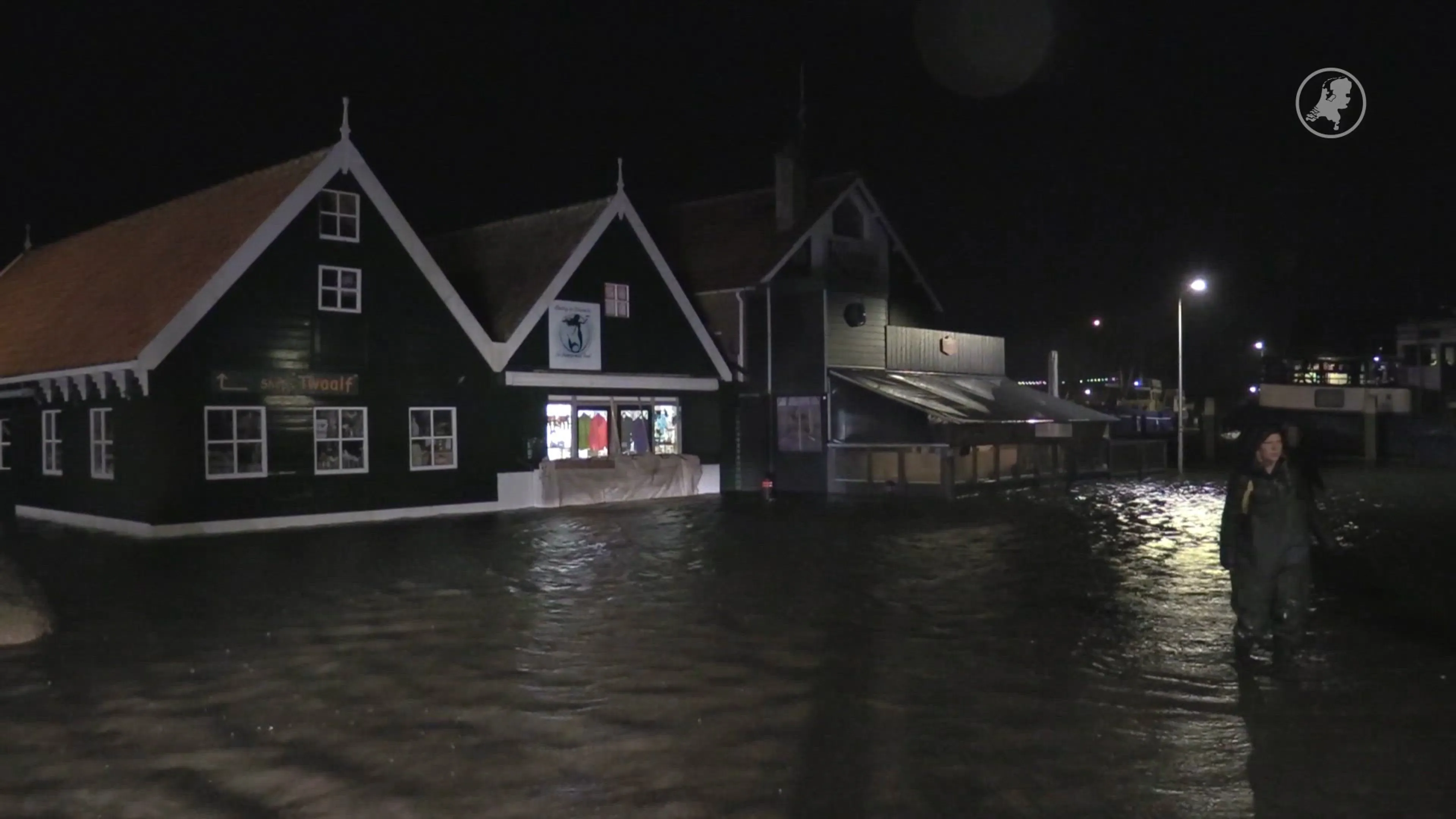 Hoogwater op Texel: panden en straten onder water