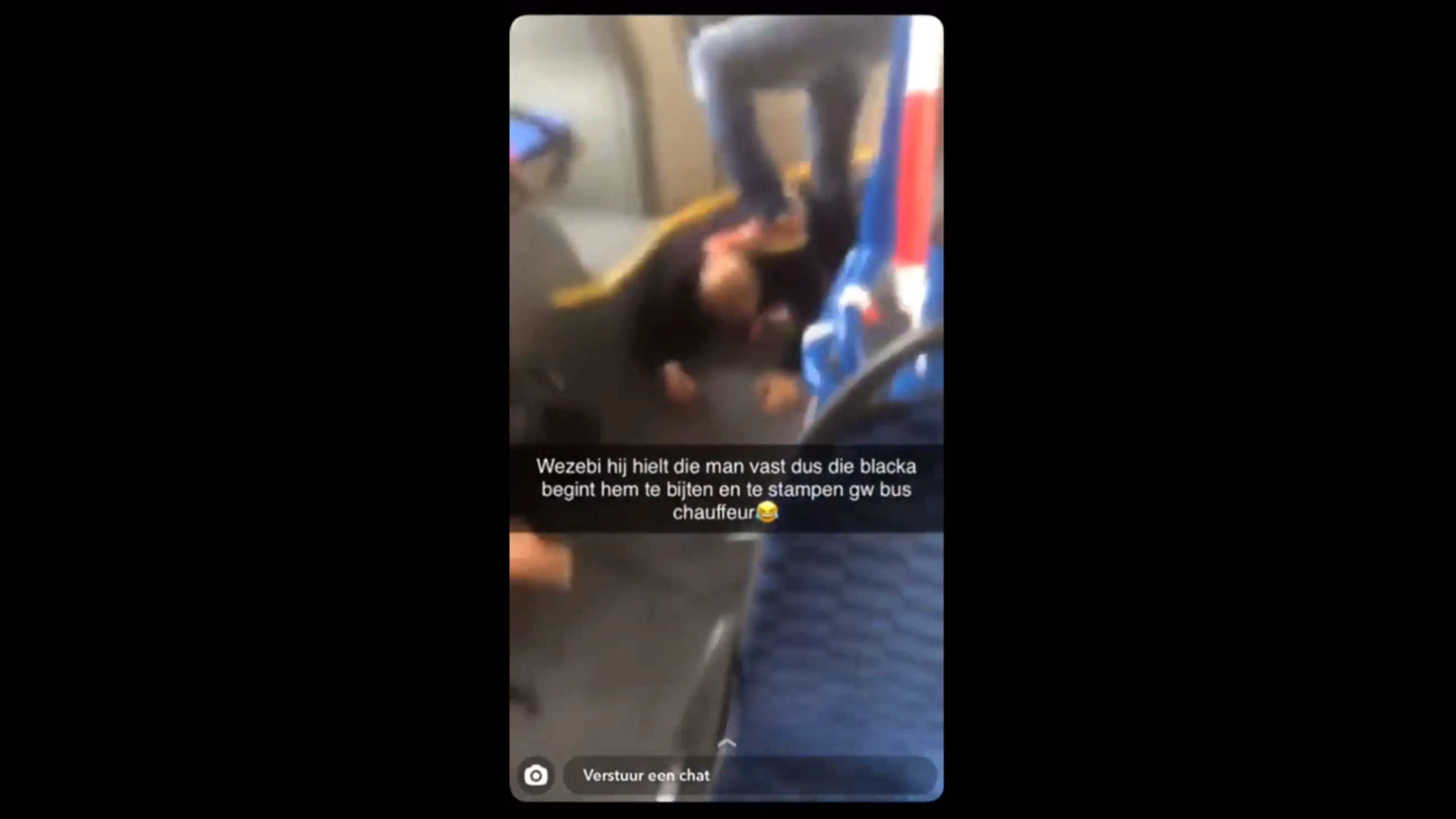 VIDEO: Man slaat en schopt buschauffeur in Amsterdam het ziekenhuis in