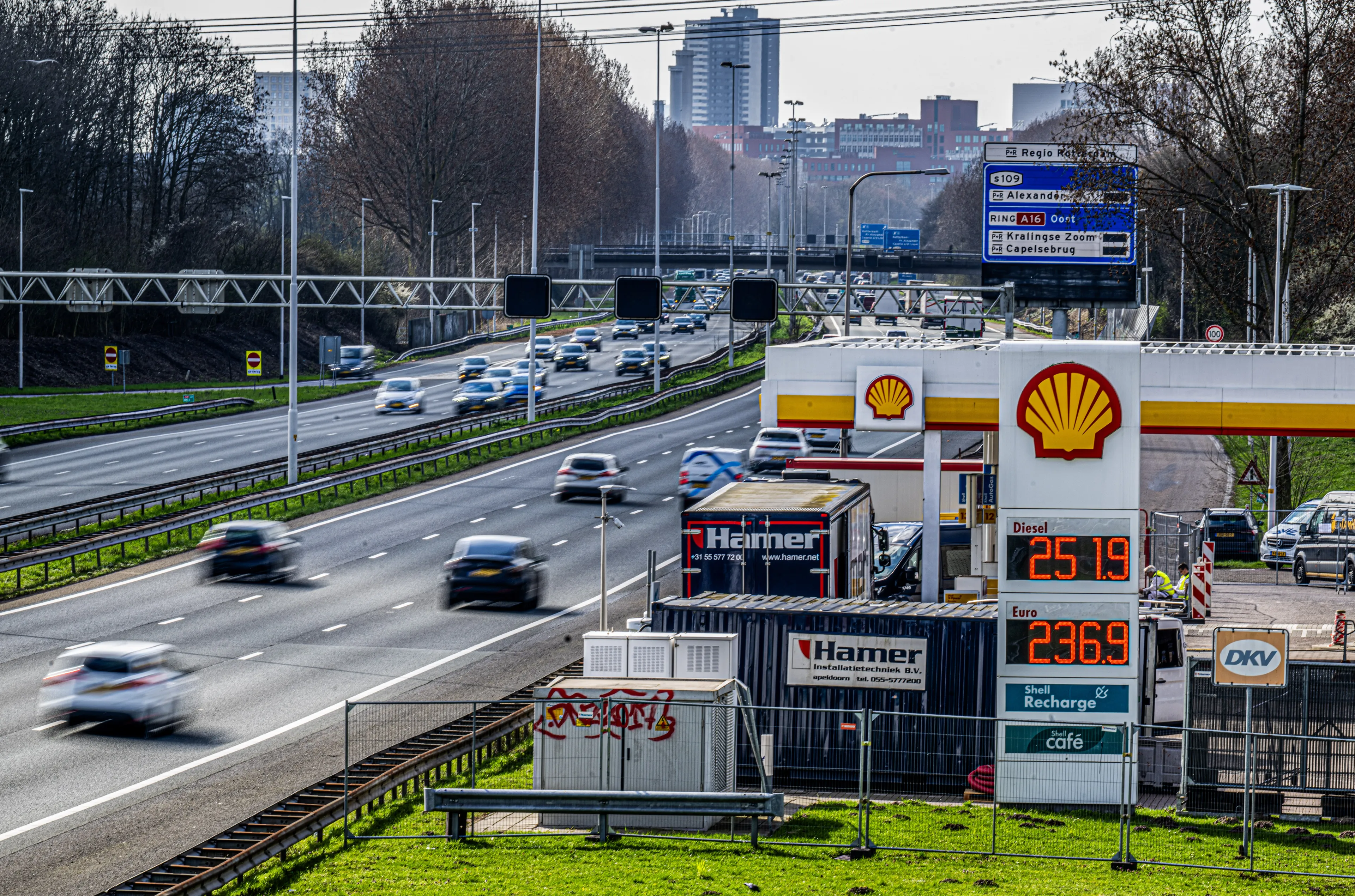 Benzineprijs verder omlaag, meer prijsdalingen niet uitgesloten