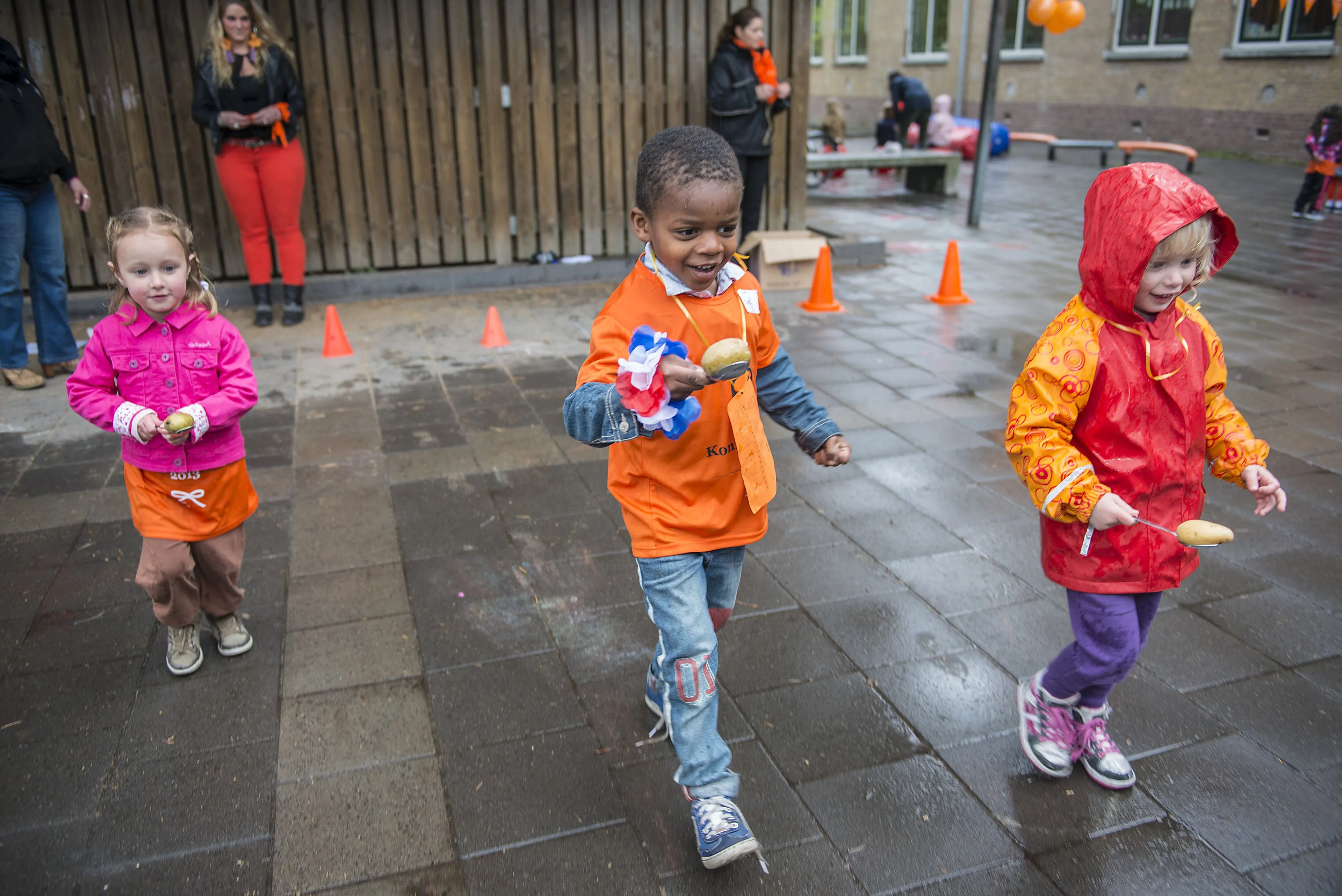 Te nat en te koud: Koningsspelen afgelast om slecht weer